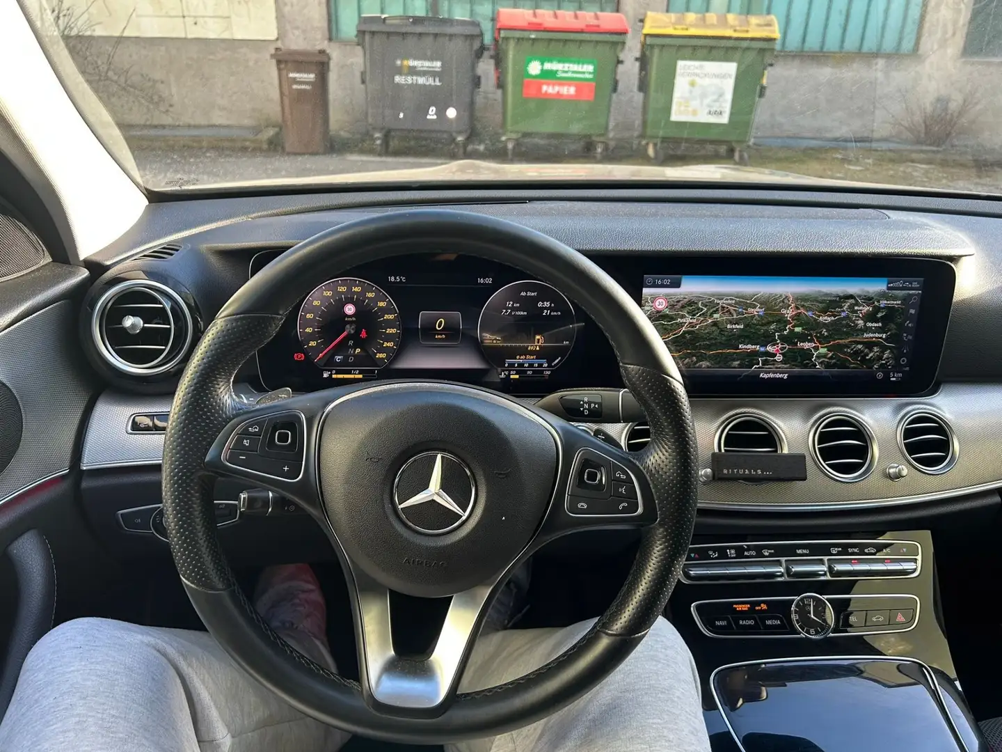 Mercedes-Benz E 200 d Aut. Blau - 1