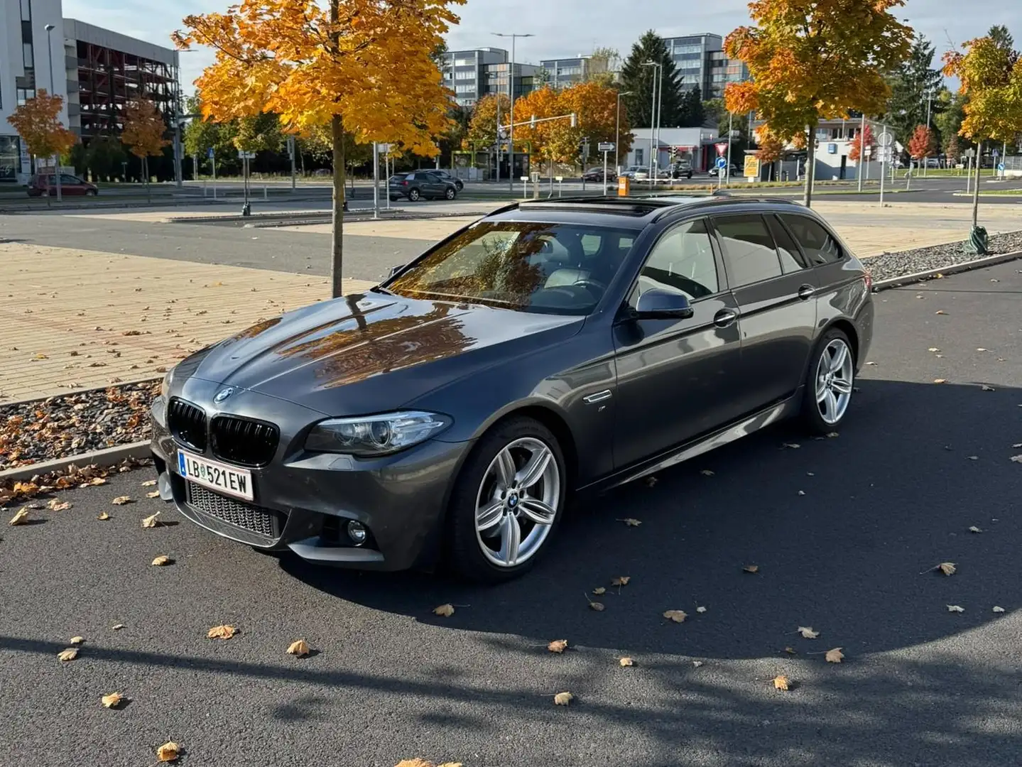 BMW 525 525d xDrive Touring Aut. Grau - 1