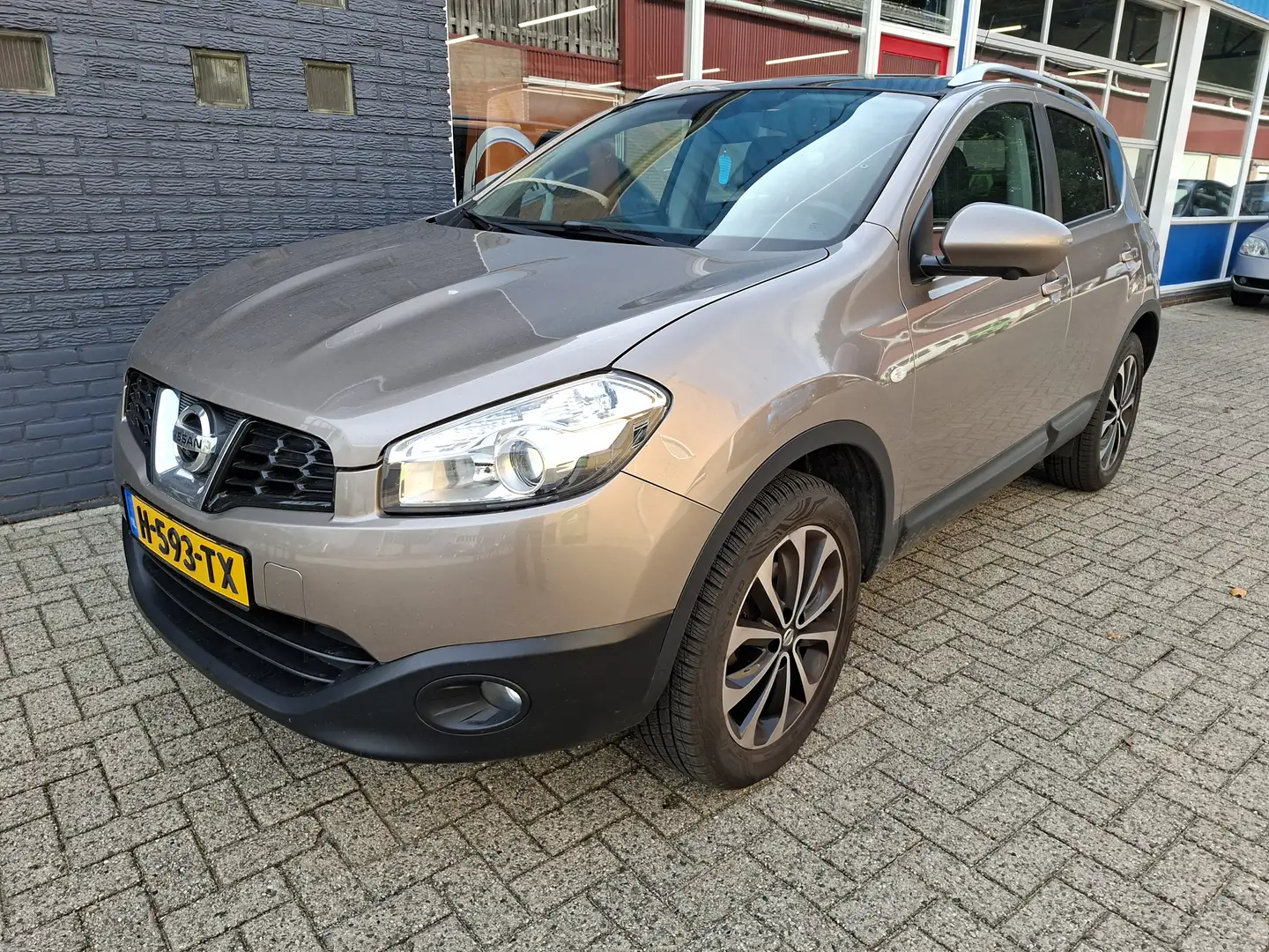 Nissan Qashqai+2 2.0 Automaat Connect E 2.0 Connect Edition RIJKLAA Bruin - 1