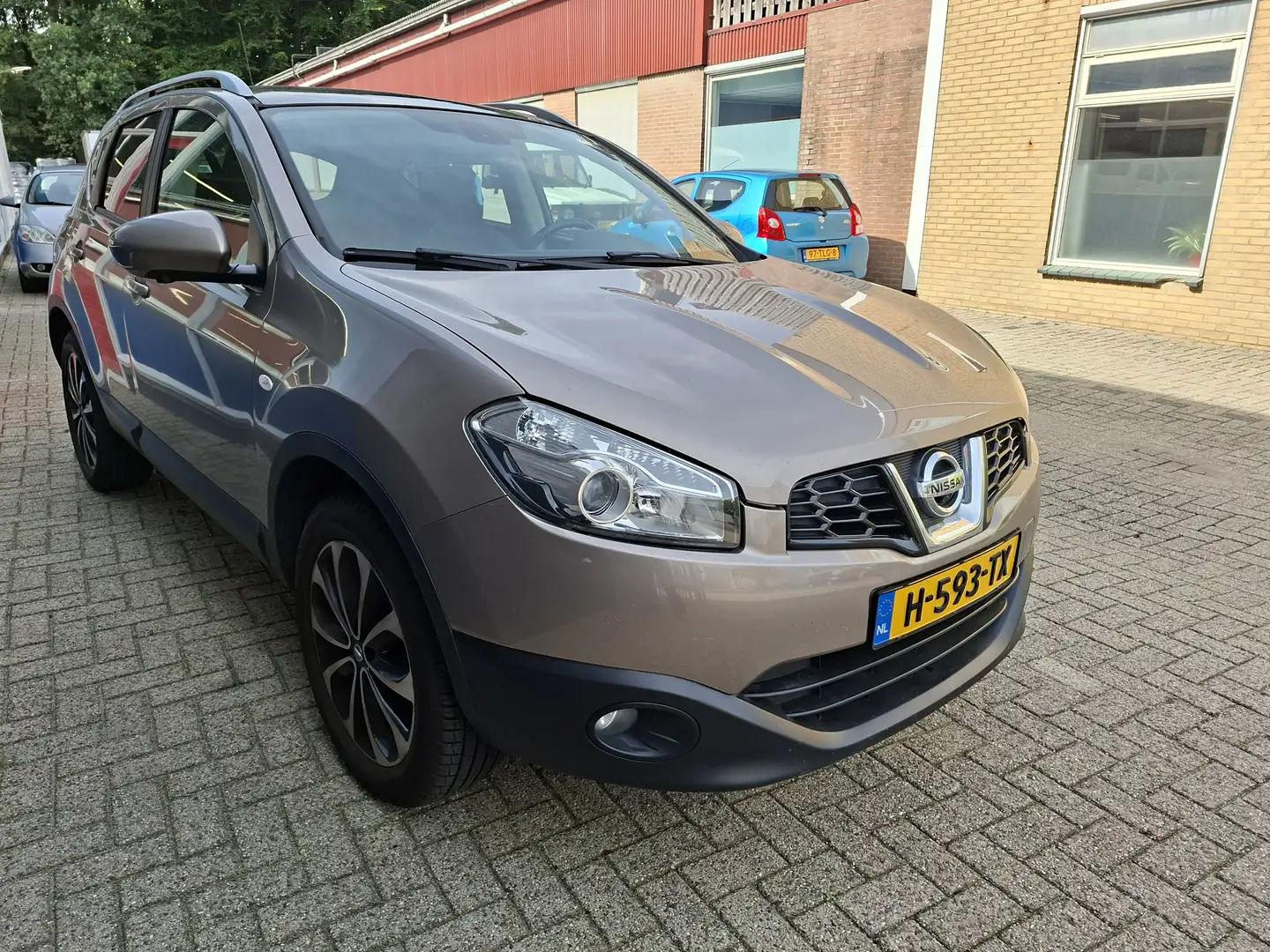 Nissan Qashqai+2 2.0 Automaat Connect E 2.0 Connect Edition RIJKLAA Bruin - 2