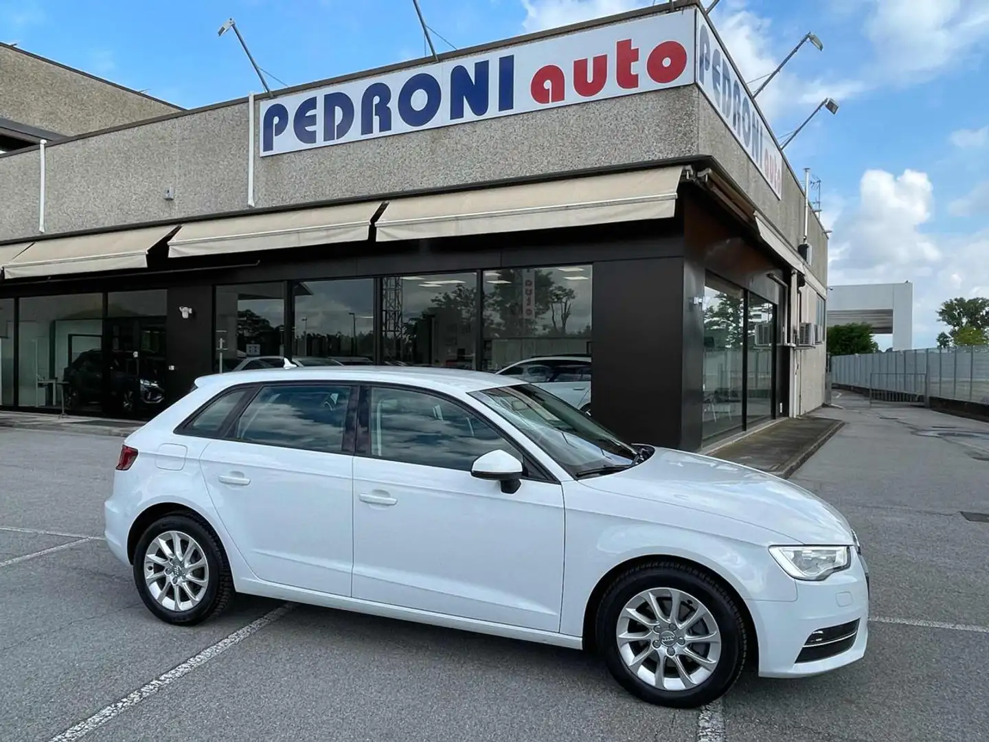 Audi A3 SPB 1.6 TDI 110 CV Clean Diesel Ambition Bianco - 2