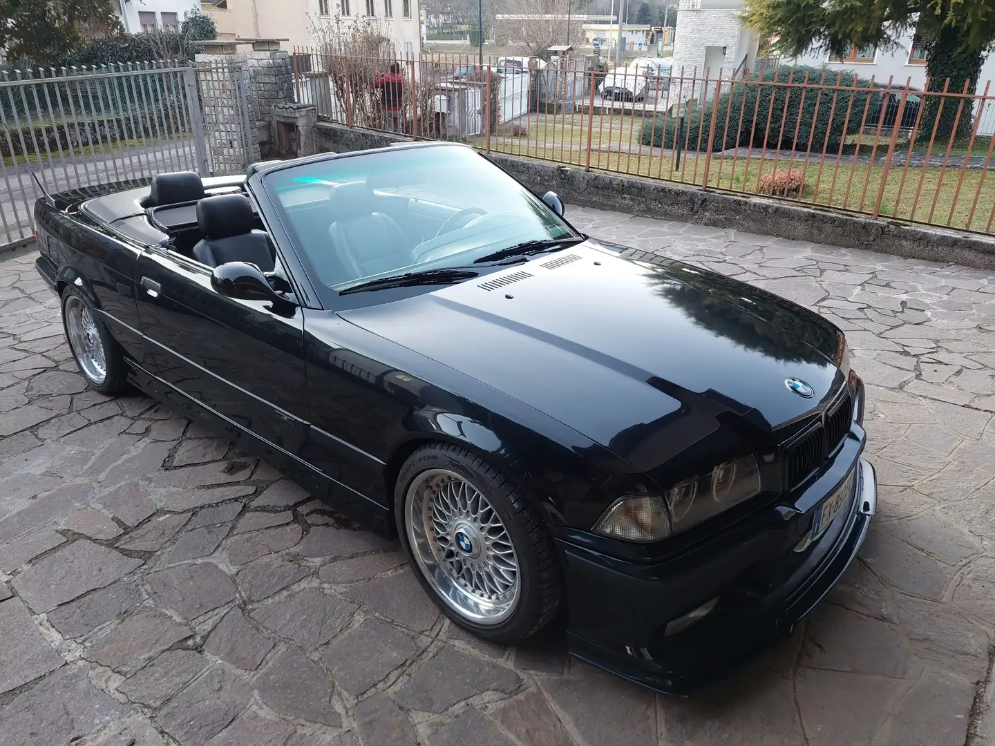 BMW 325 325i Cabrio Europa - 2