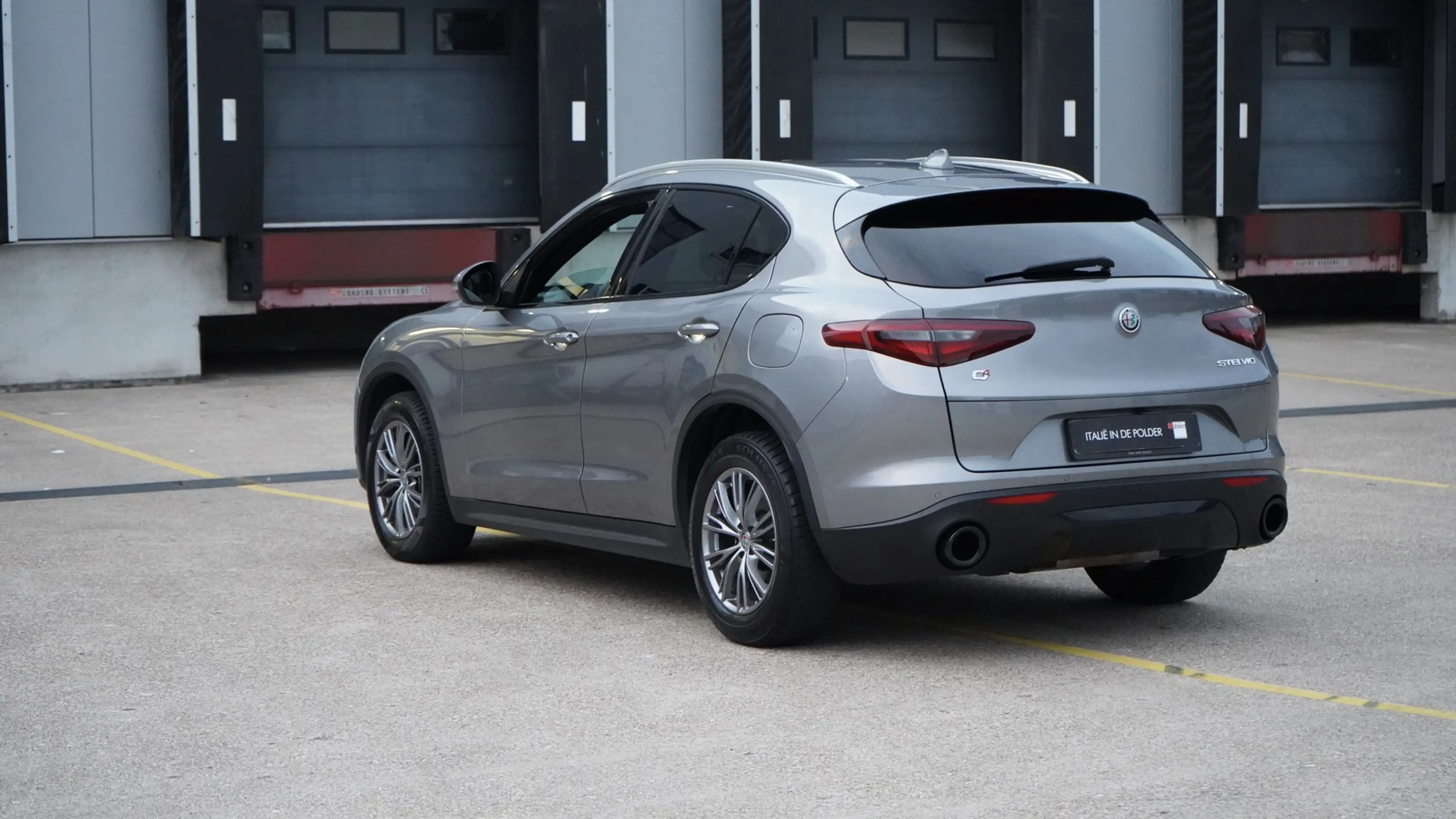Alfa Romeo Stelvio 2.0 T AWD Super Pack Veloce — photo 2