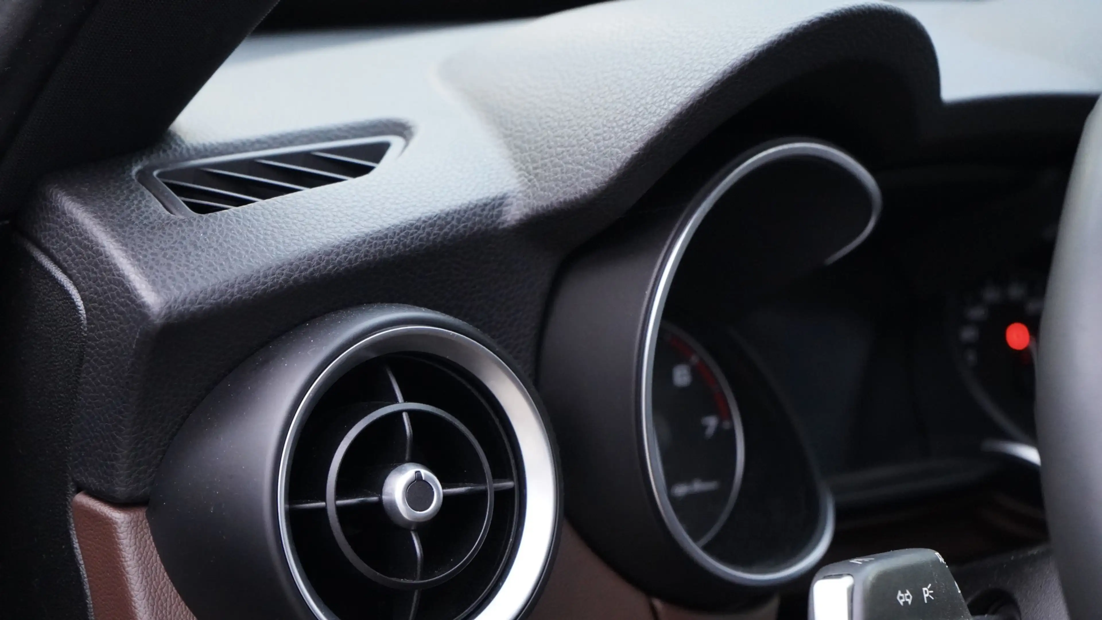 Alfa Romeo Stelvio 2.0 T AWD Super Pack Veloce — photo 10