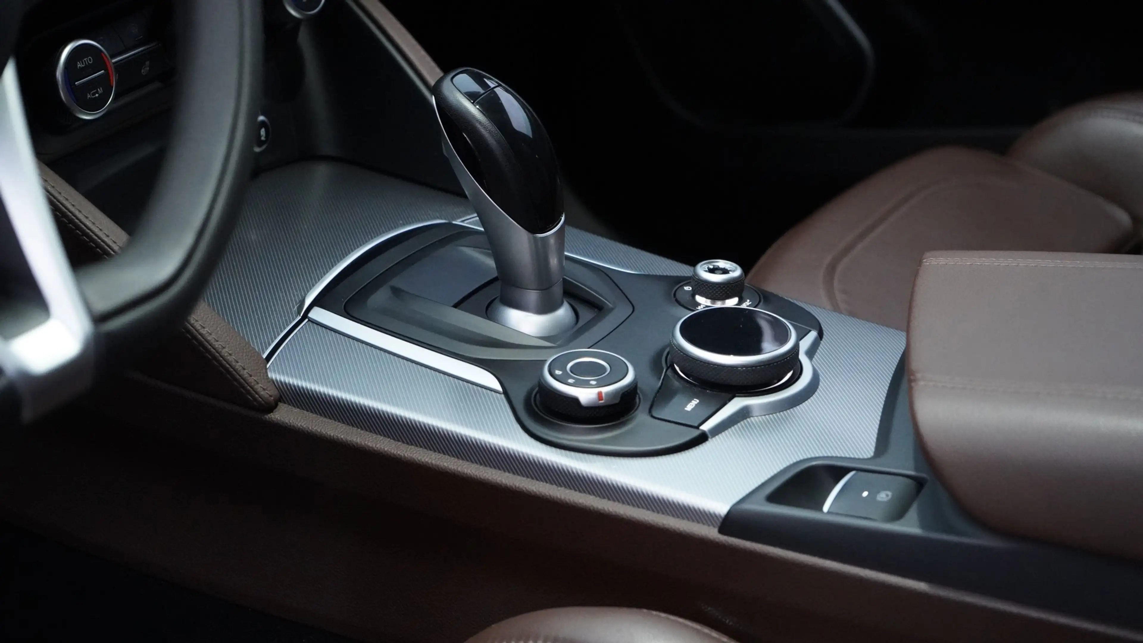 Alfa Romeo Stelvio 2.0 T AWD Super Pack Veloce — photo 5