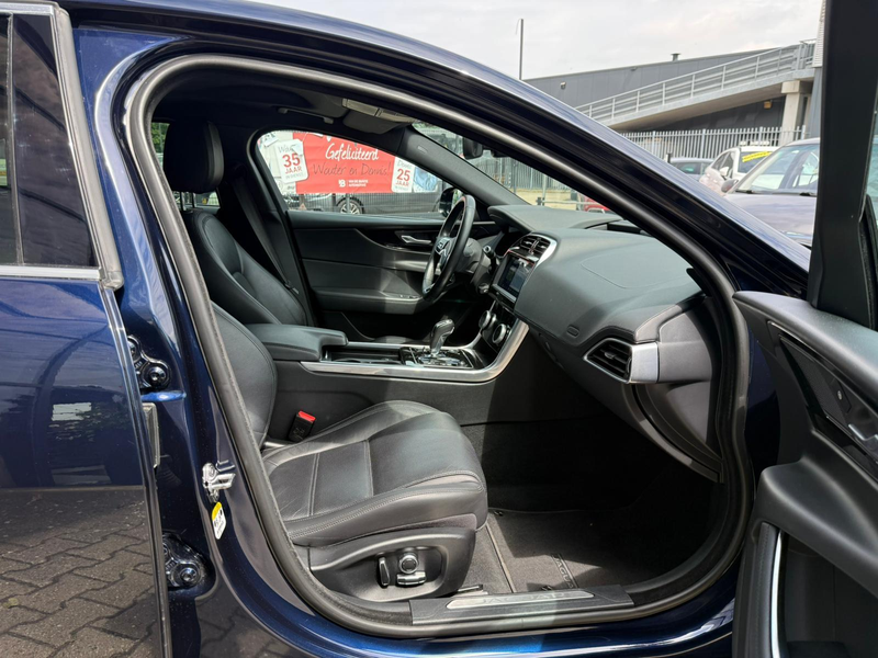 Jaguar XE 2.0 P250 S *Cruise Control & Navigatie* — photo 13