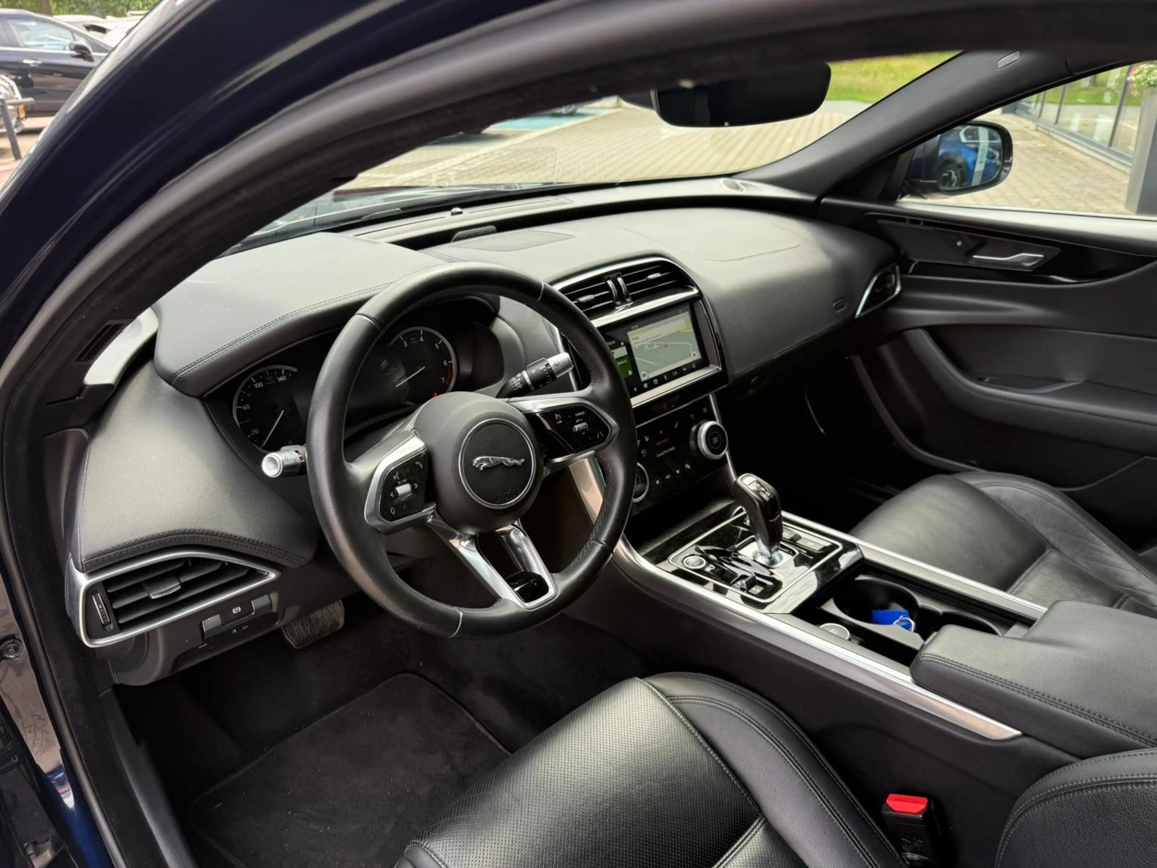 Jaguar XE 2.0 P250 S *Cruise Control & Navigatie* — photo 8