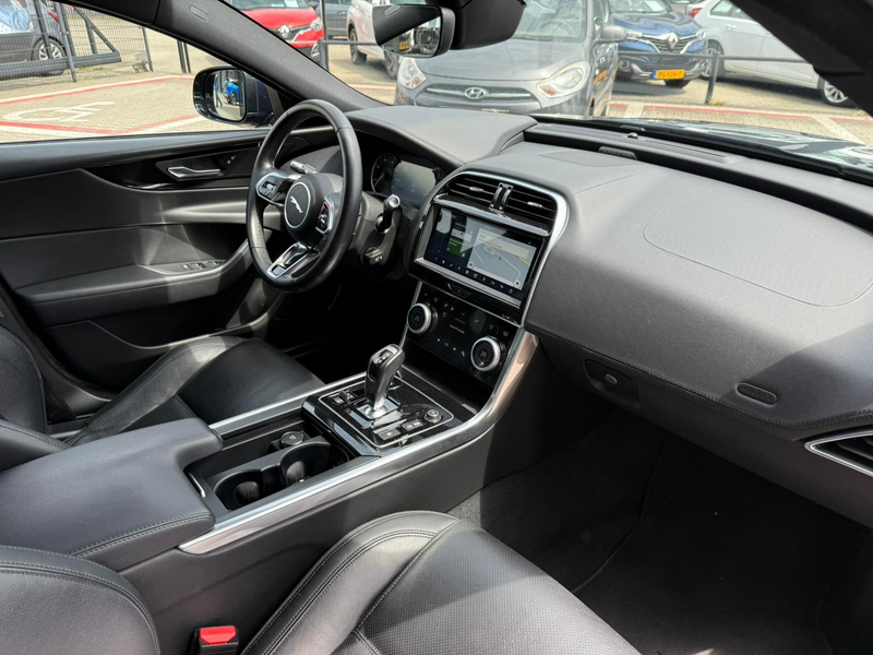 Jaguar XE 2.0 P250 S *Cruise Control & Navigatie* — photo 14