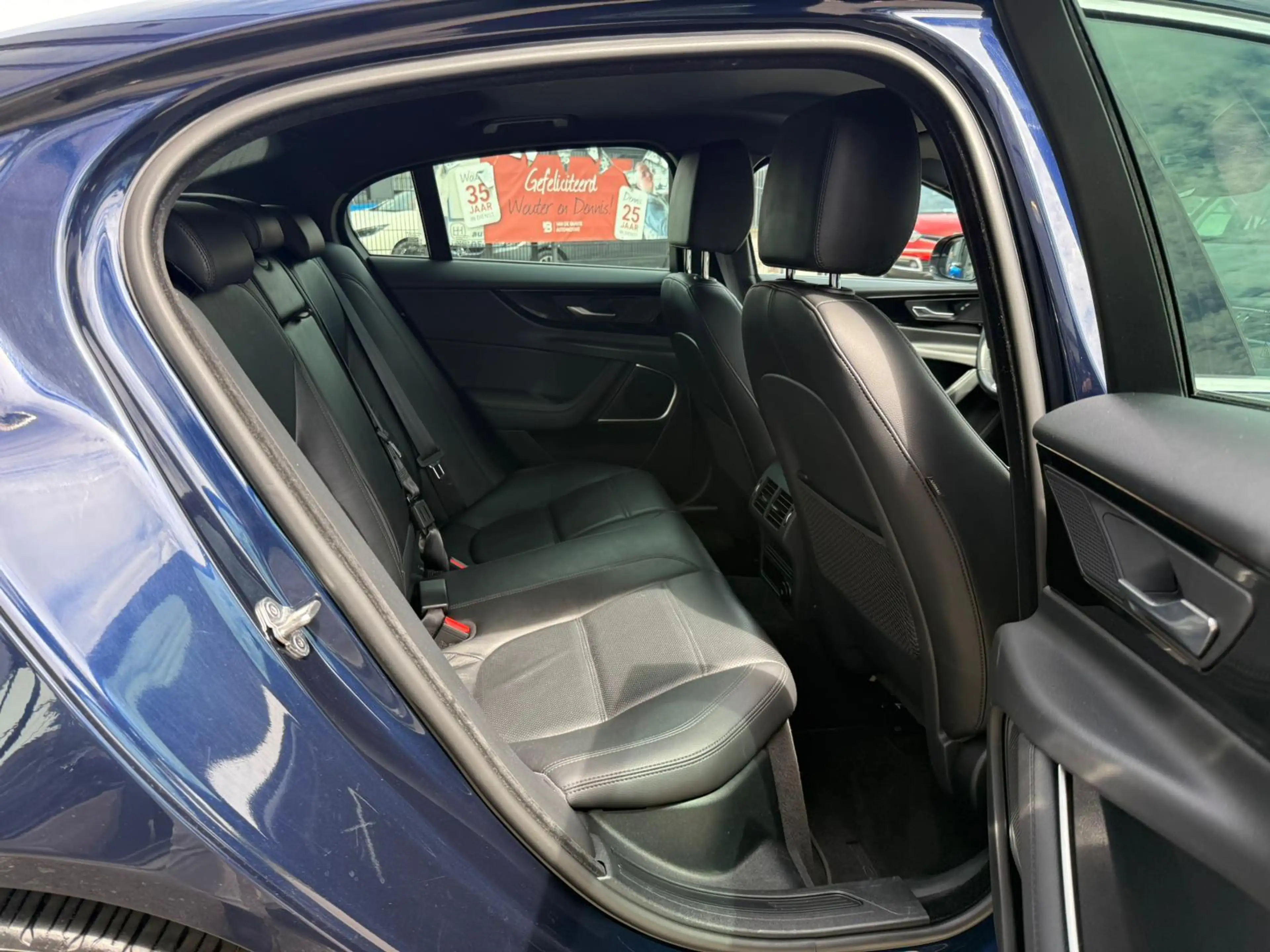 Jaguar XE 2.0 P250 S *Cruise Control & Navigatie* — photo 12