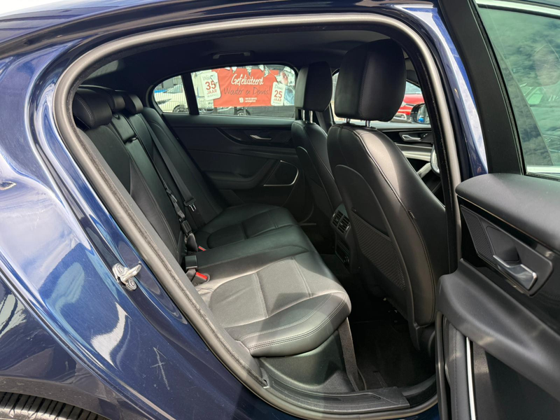 Jaguar XE 2.0 P250 S *Cruise Control & Navigatie* — photo 12