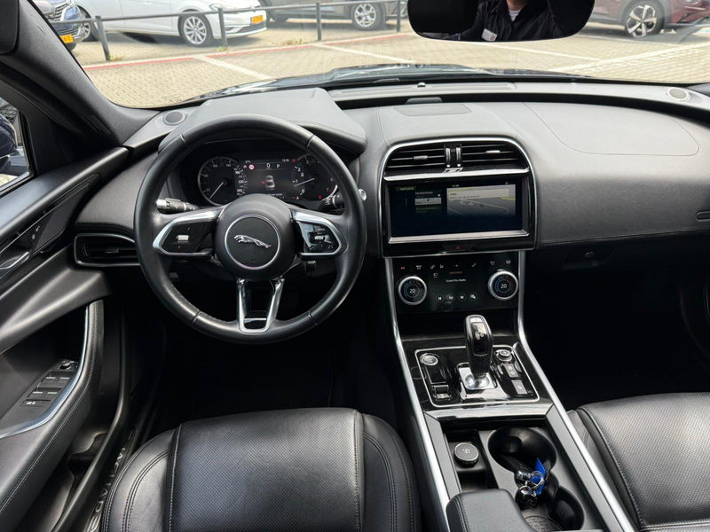 Jaguar XE 2.0 P250 S *Cruise Control & Navigatie* — photo 3