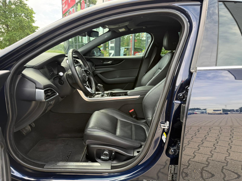 Jaguar XE 2.0 P250 S *Cruise Control & Navigatie* — photo 9