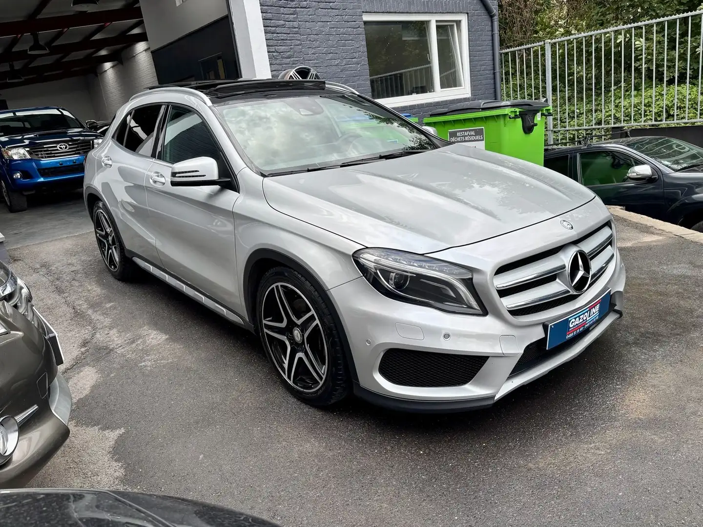 Mercedes-Benz GLA 250 1.Hand/Pack AMG/4matic/Carplay/Maintenance History Grijs - 2
