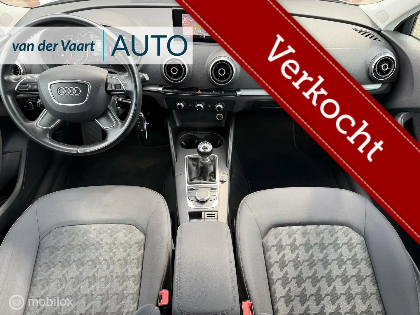 Audi A3 Sportback 1.2 TFSI Attraction Pro Line / Navi / Cr Grijs - 2