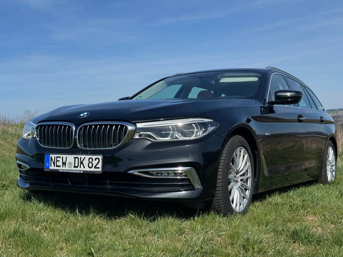 BMW 530 530d xDrive Touring Aut. Luxury Line - 1