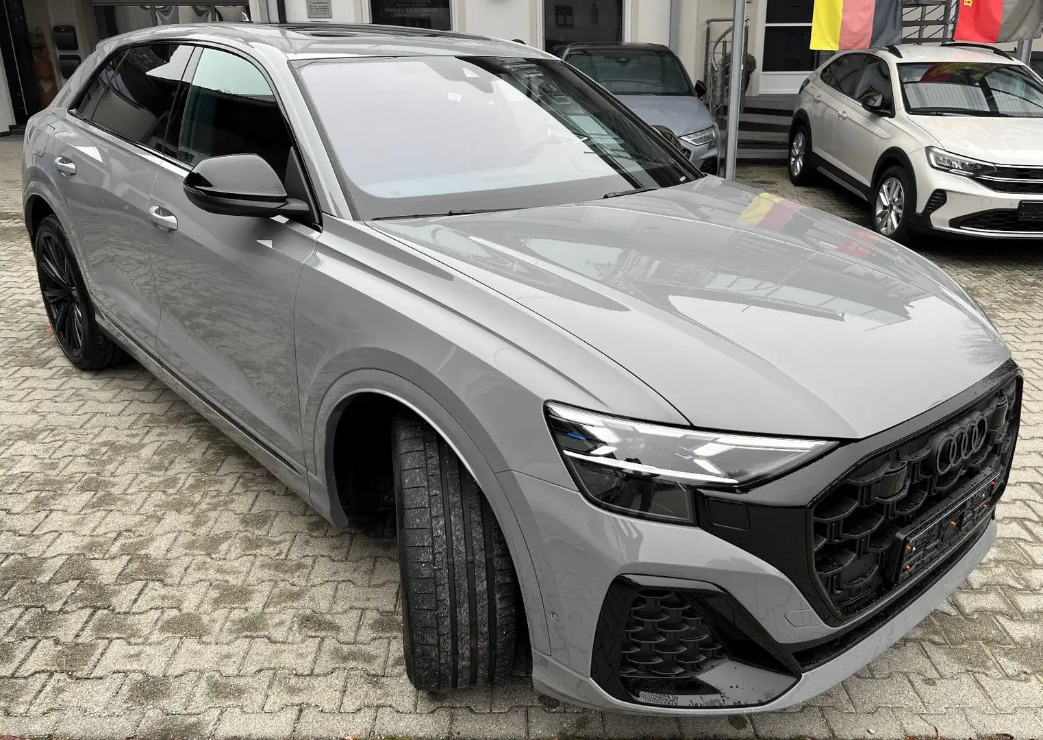 Audi Q8 50 TDI quattro S line, "Nardograu" Grau - 2