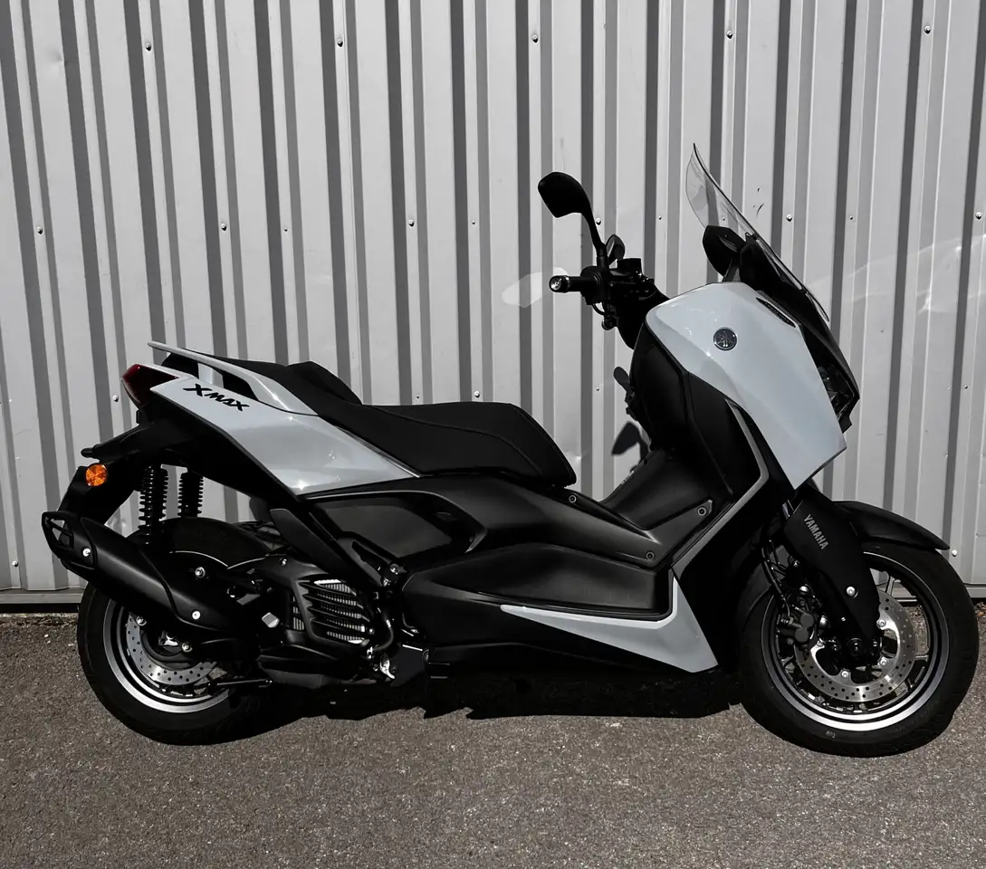 Yamaha X-Max 125