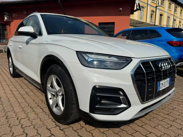 Audi Q5 view 2