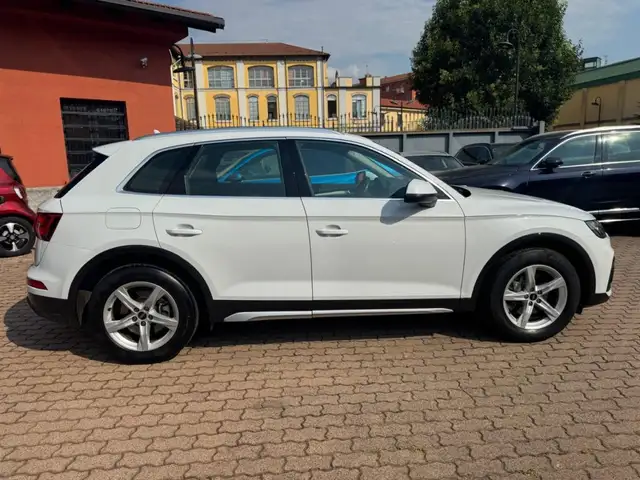 Audi Q5 view 6