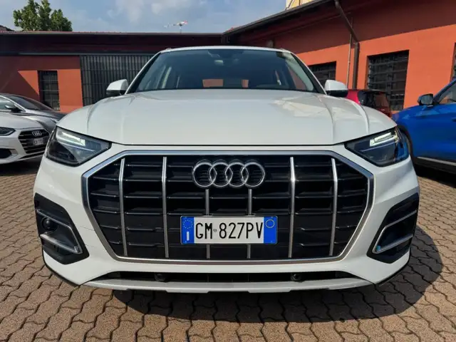 Audi Q5 view 3