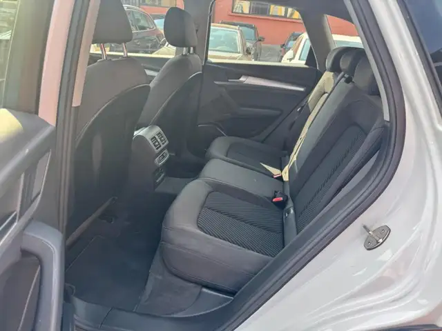 Audi Q5 view 14