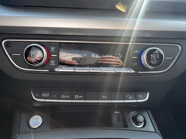 Audi Q5 view 11