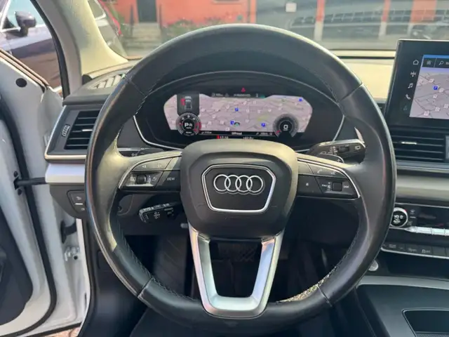 Audi Q5 view 8