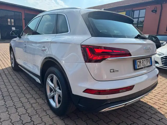 Audi Q5 view 4