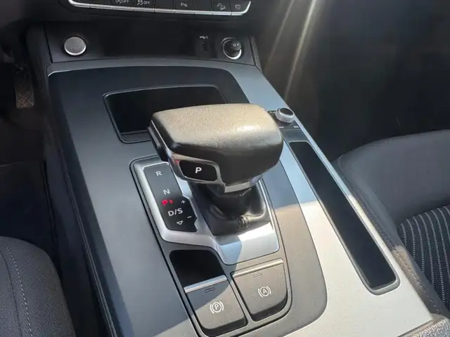 Audi Q5 view 12