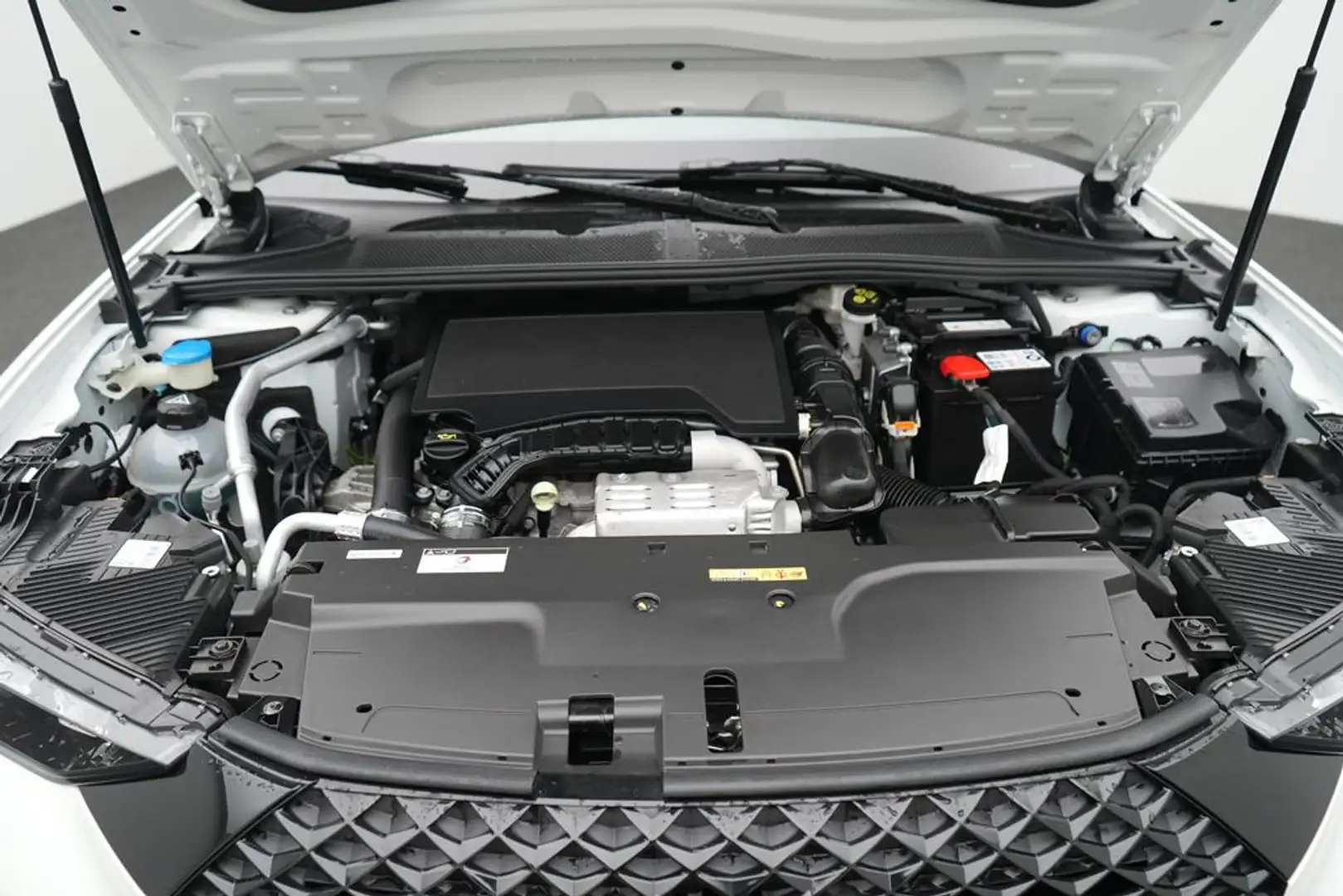 DS Automobiles DS 4 PureTech 130 Performance Line+ Weiß - 2