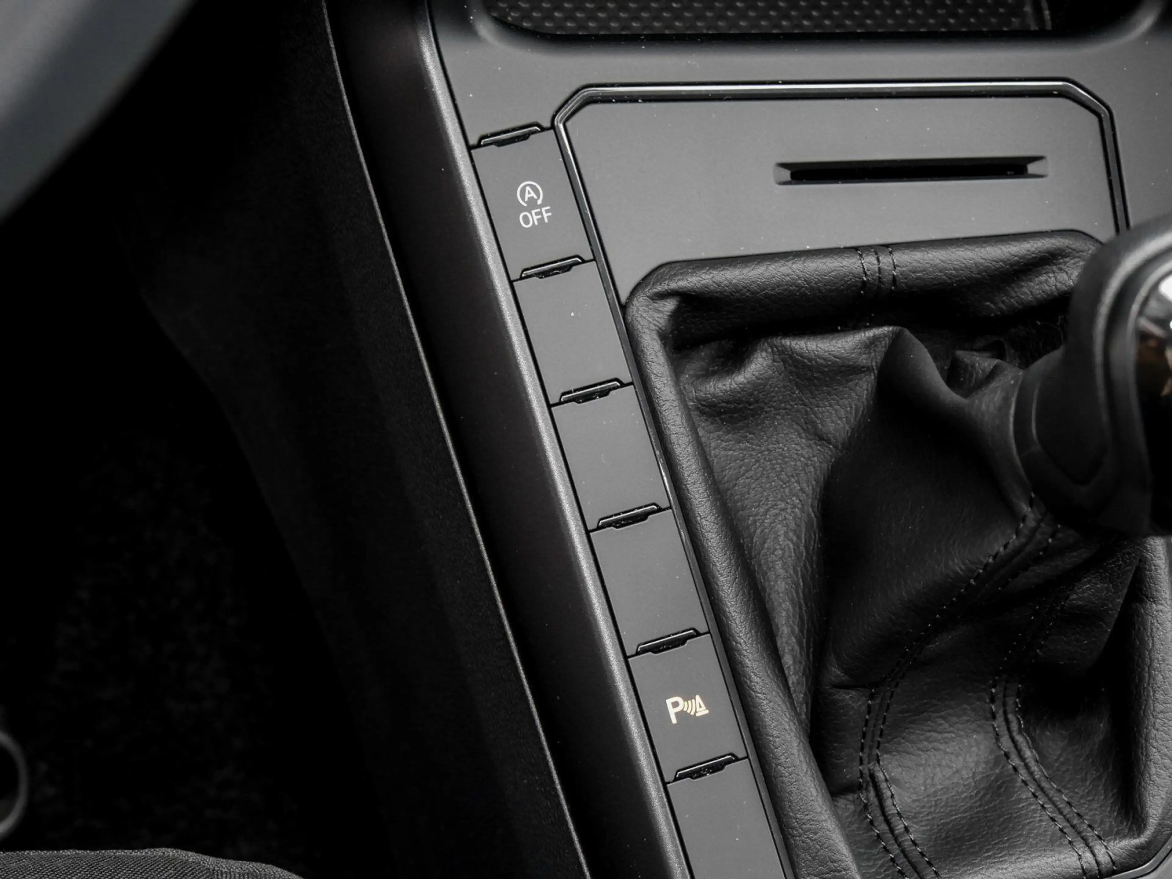 Volkswagen Taigo 1.0 TSI SITZHZG GANZJAHRESREIFEN PDC KLIMA — photo 13