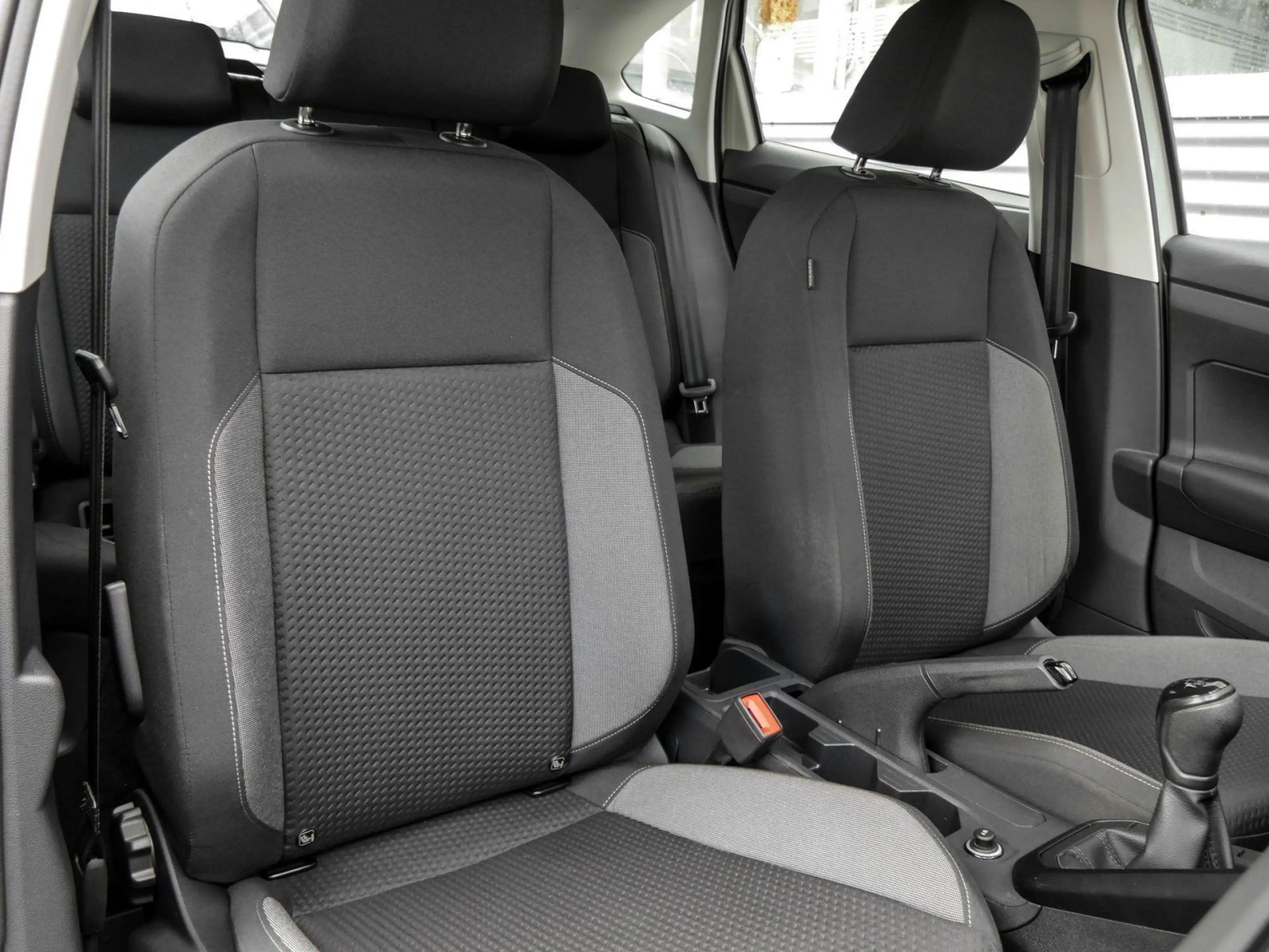 Volkswagen Taigo 1.0 TSI SITZHZG GANZJAHRESREIFEN PDC KLIMA — photo 7