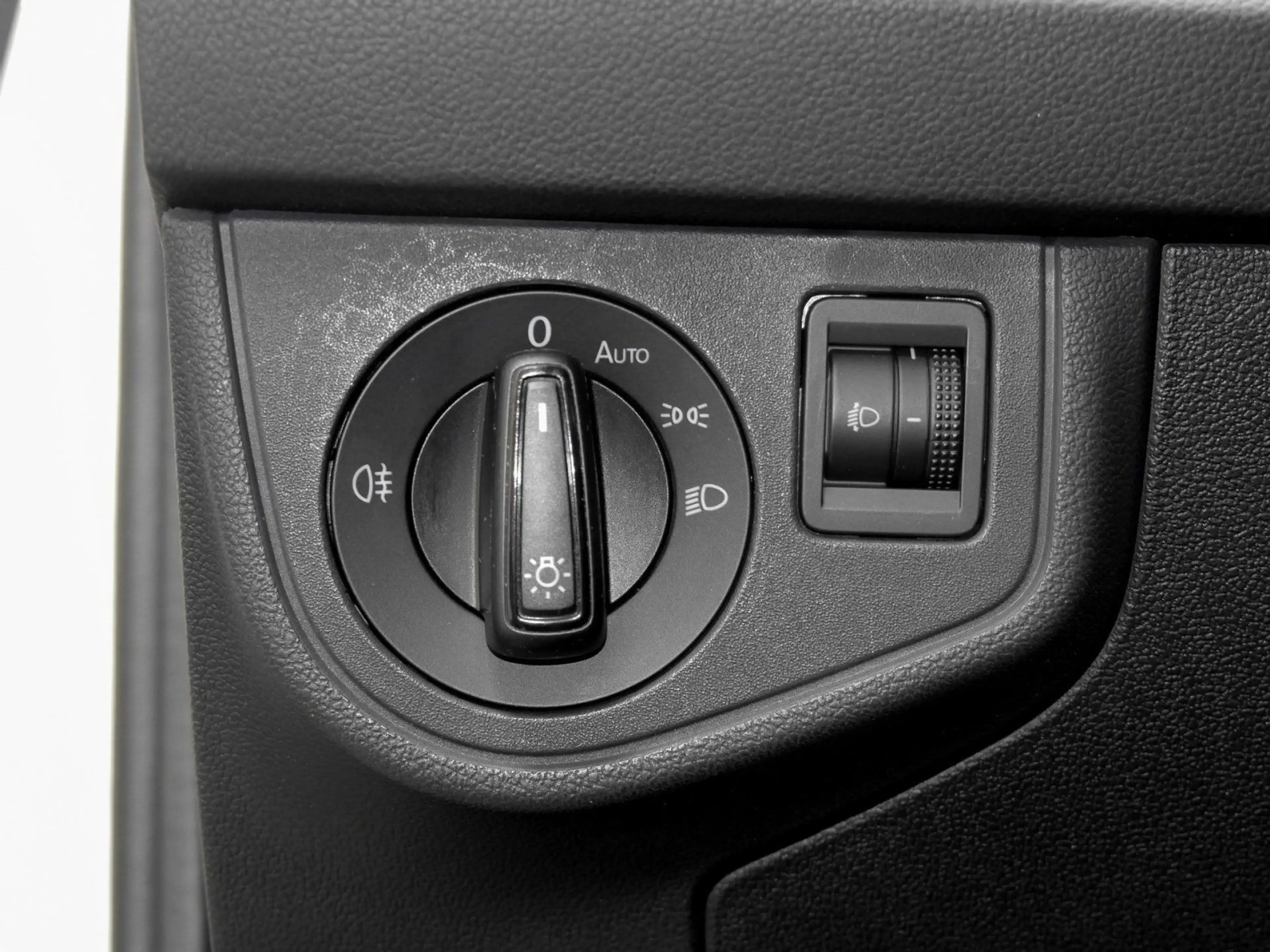 Volkswagen Taigo 1.0 TSI SITZHZG GANZJAHRESREIFEN PDC KLIMA — photo 14