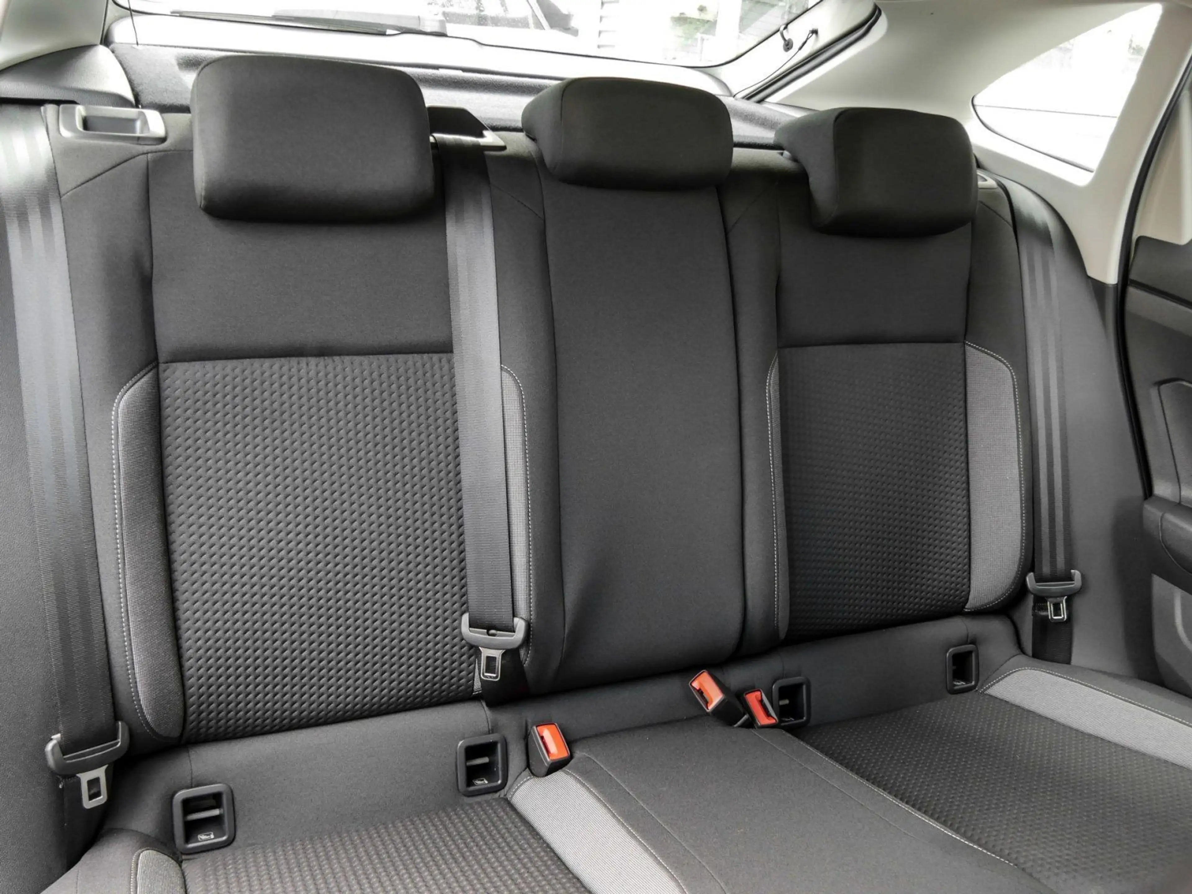Volkswagen Taigo 1.0 TSI SITZHZG GANZJAHRESREIFEN PDC KLIMA — photo 5