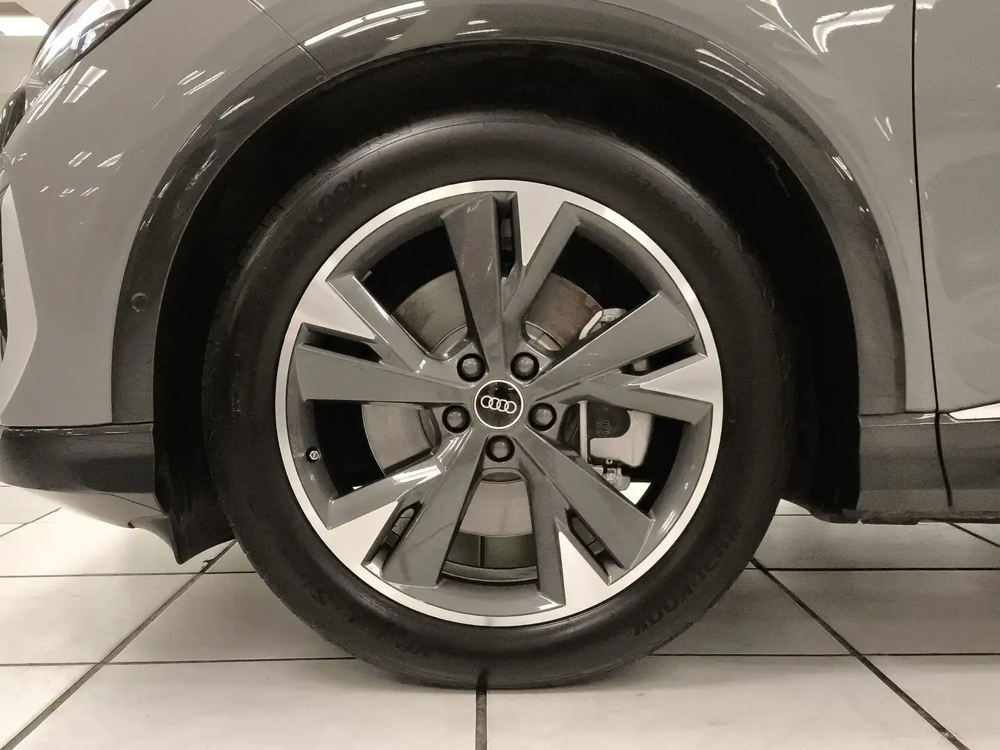 Audi Q4 e-tron 40 S Line 82KWh Gris - 2