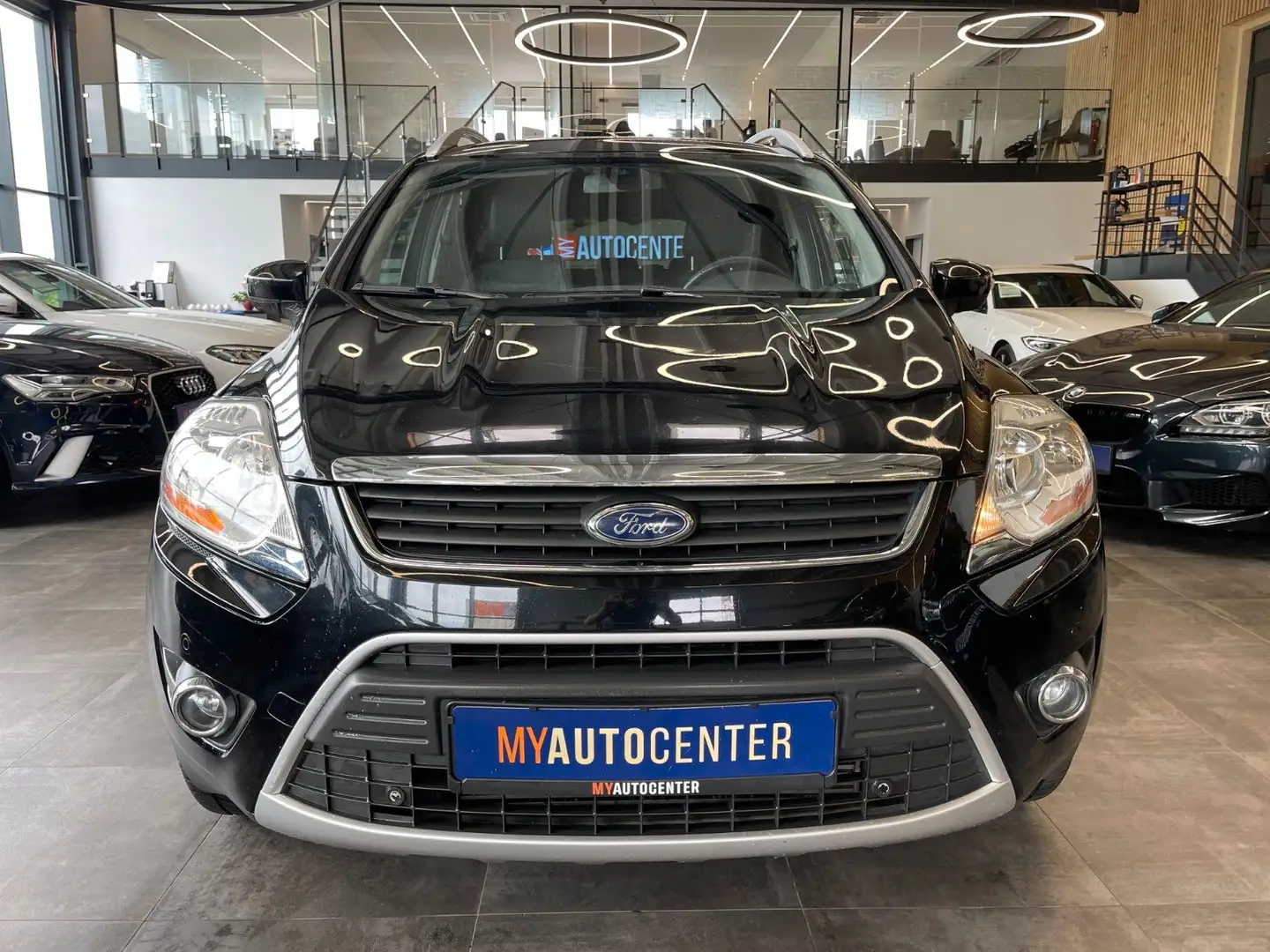 Ford Kuga Titanium *TEMPOMAT*NAVI*PDC*KAM*KLIMAAUT* Schwarz - 2