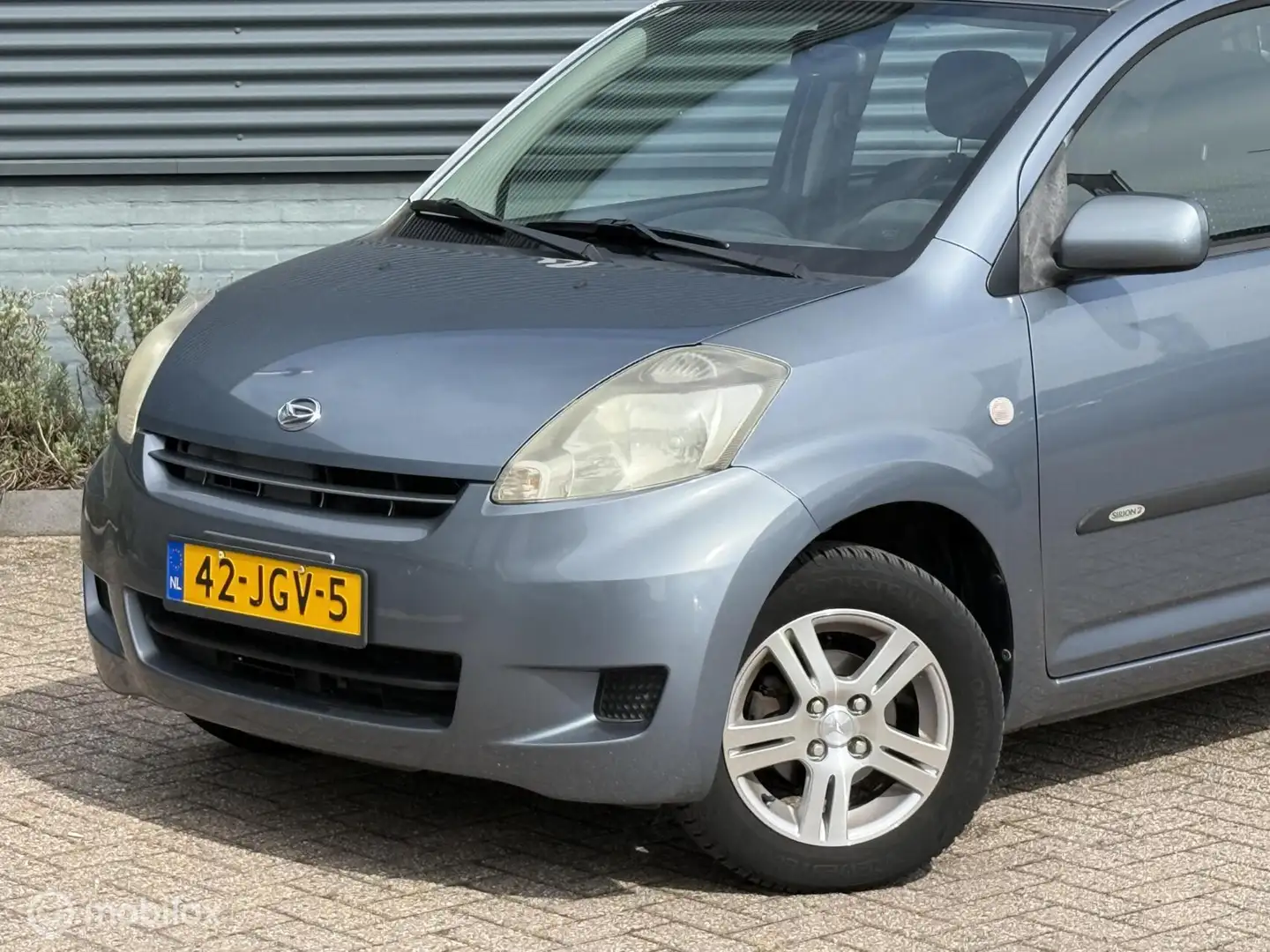 Daihatsu Sirion 2 1.0-12V Premium - Elek pakket - Nap - Grau - 2