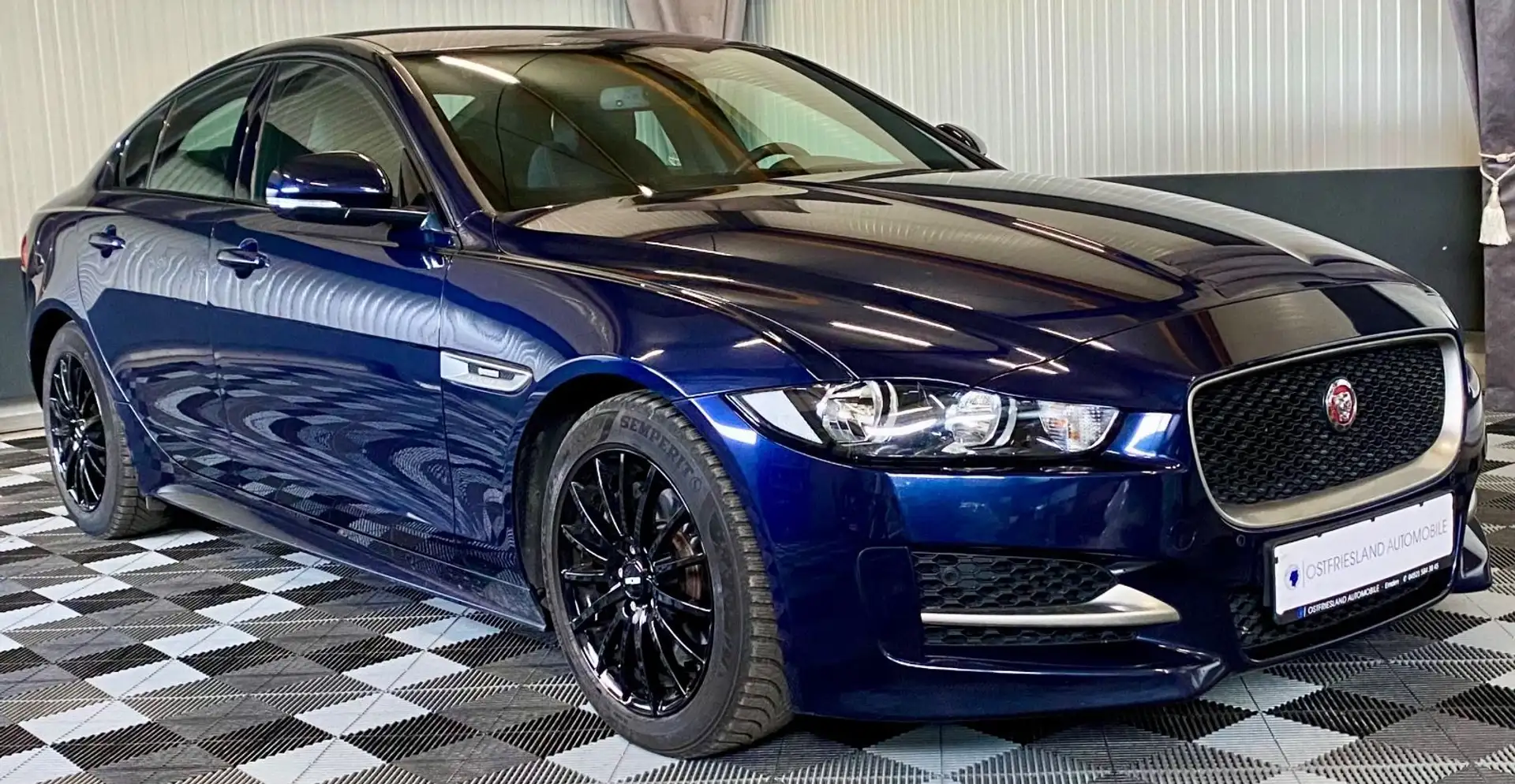 Jaguar XE R-Sport, Teilleder, Kamera, Schaltwippen,Navi Modrá - 1