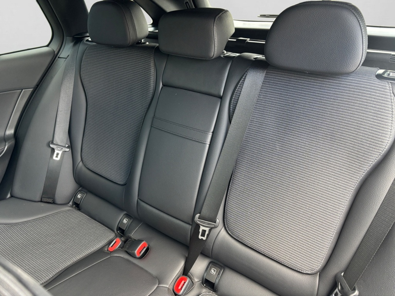Mercedes-Benz C 300 e T AVANTGARDE|AMBIENTE|DISTR|HUD|KEYLESS — photo 10