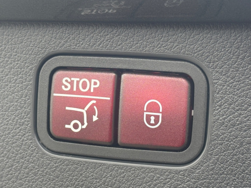 Mercedes-Benz C 300 e T AVANTGARDE|AMBIENTE|DISTR|HUD|KEYLESS — photo 14