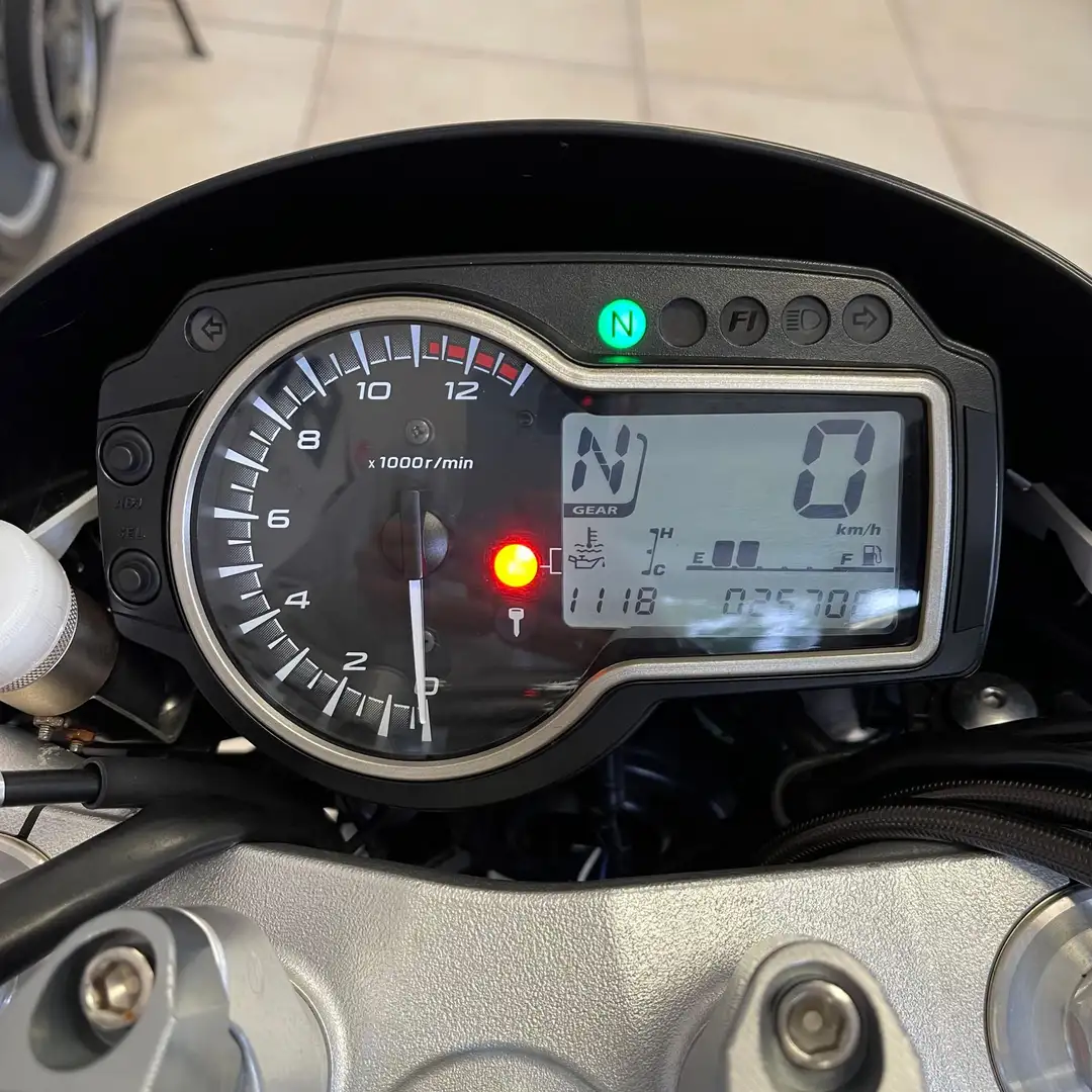 Suzuki GSR 750 - 2
