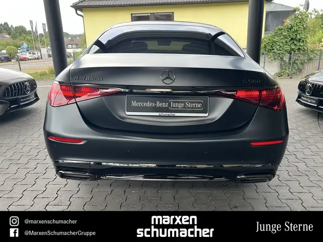 Mercedes-Benz S-Class view 5