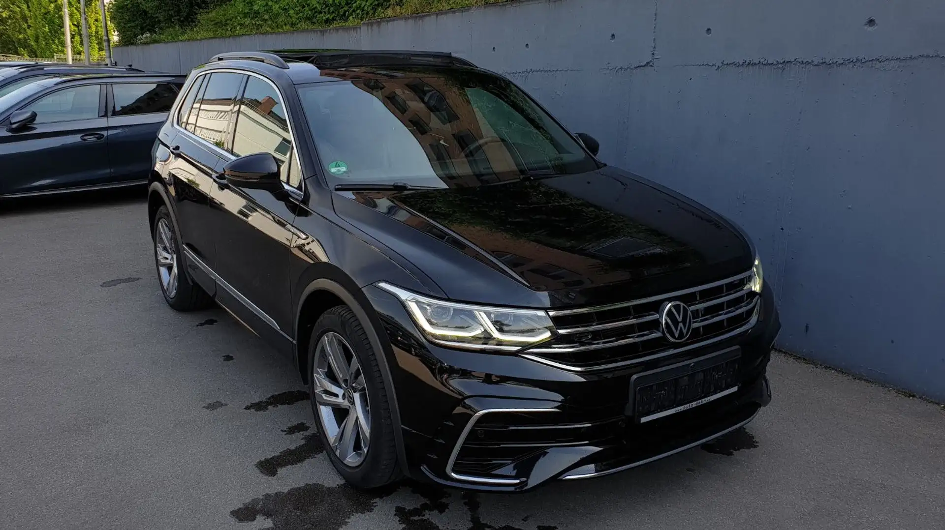 Volkswagen Tiguan 2.0 TDI DSG 4M 3 x R-Line Pano/Matrix/360 Schwarz - 2