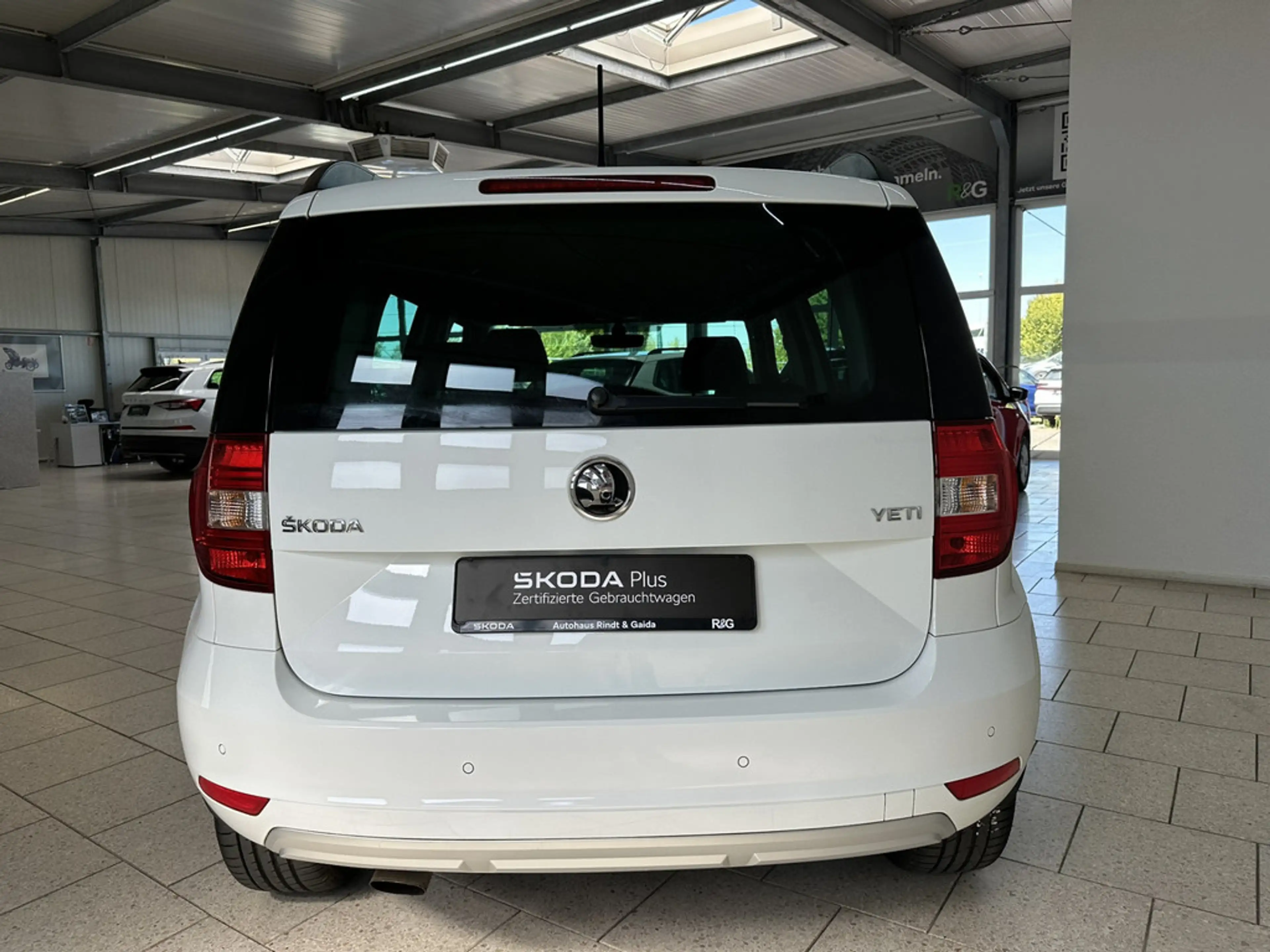 Skoda Yeti 1.2 TSI Drive KLIMA PDC SHZ XENON NAVI — photo 6