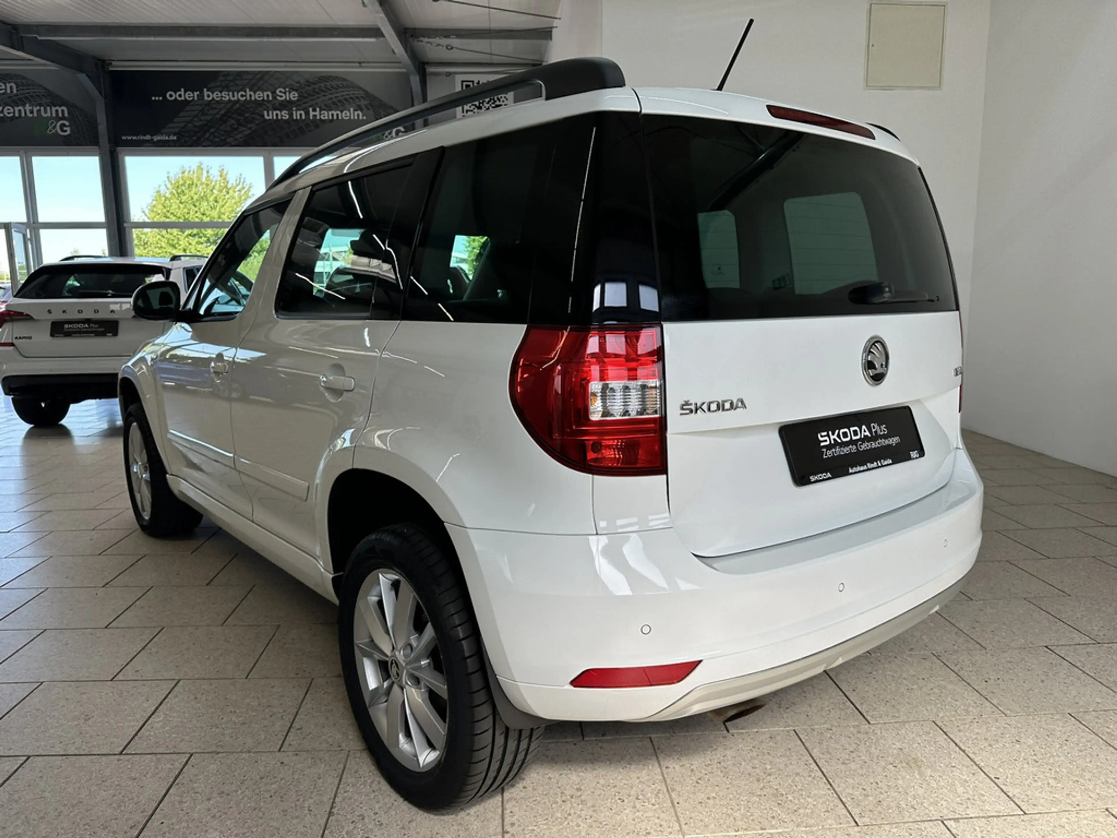 Skoda Yeti 1.2 TSI Drive KLIMA PDC SHZ XENON NAVI — photo 4