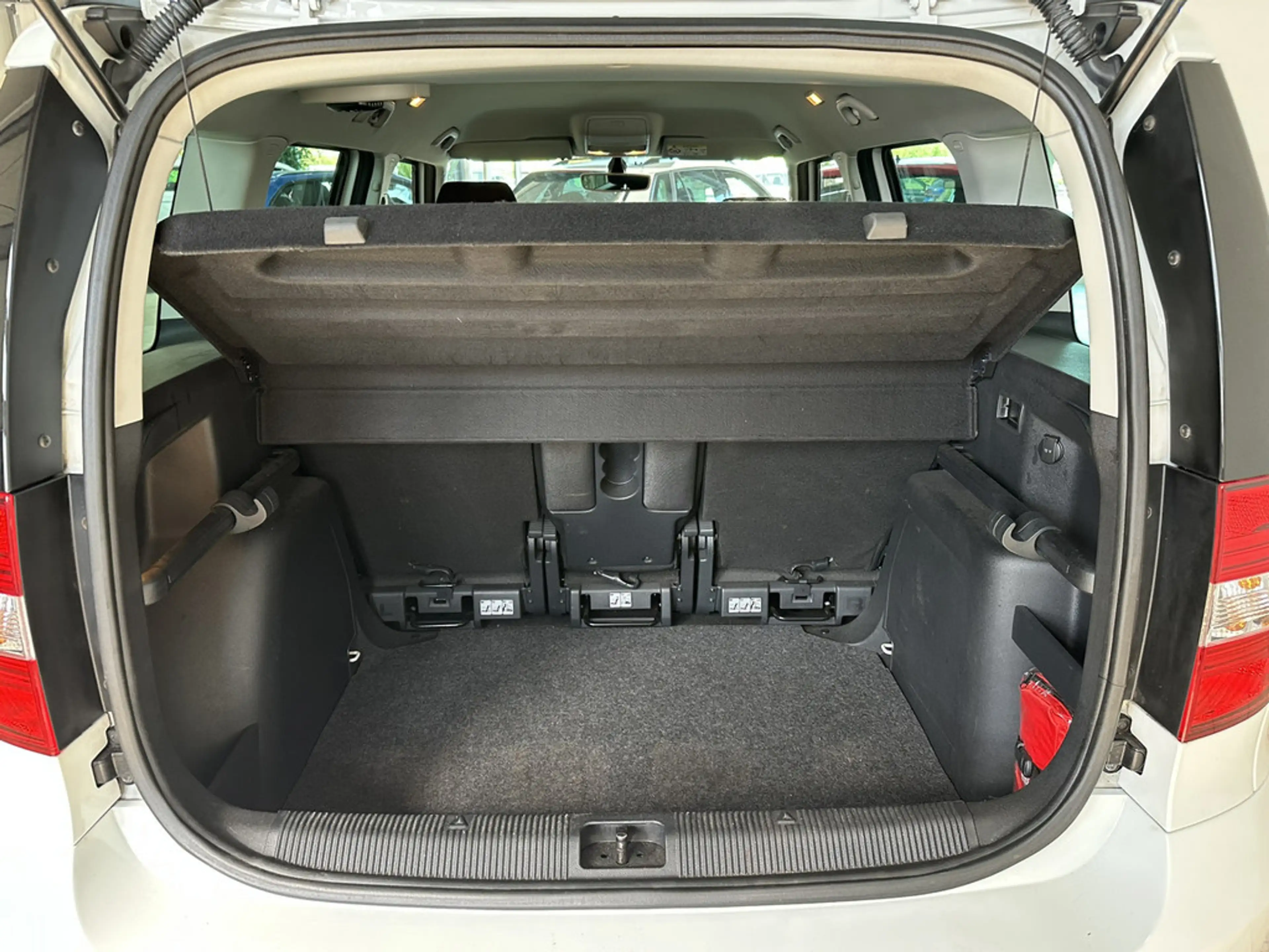 Skoda Yeti 1.2 TSI Drive KLIMA PDC SHZ XENON NAVI — photo 10
