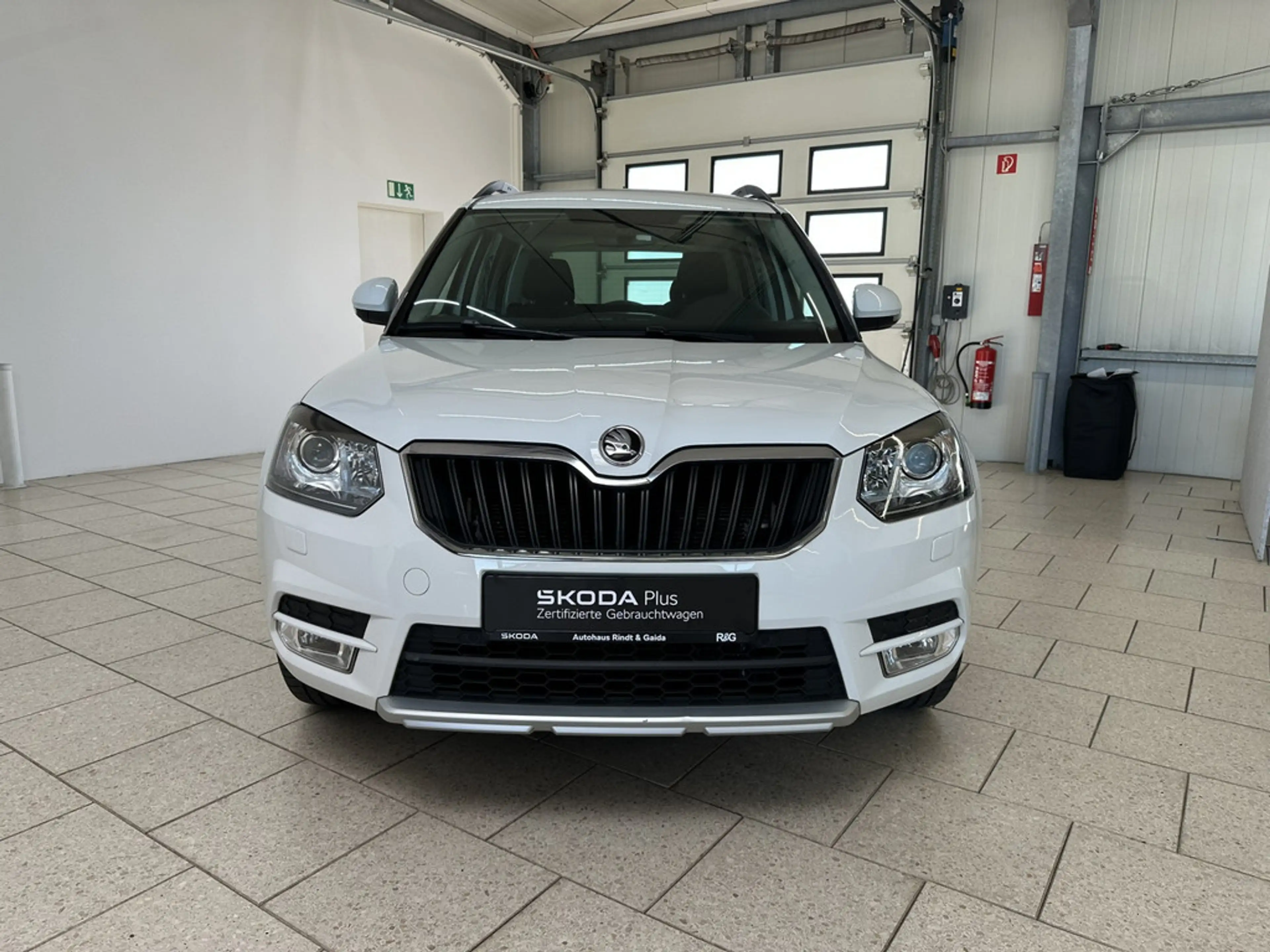 Skoda Yeti 1.2 TSI Drive KLIMA PDC SHZ XENON NAVI — photo 3