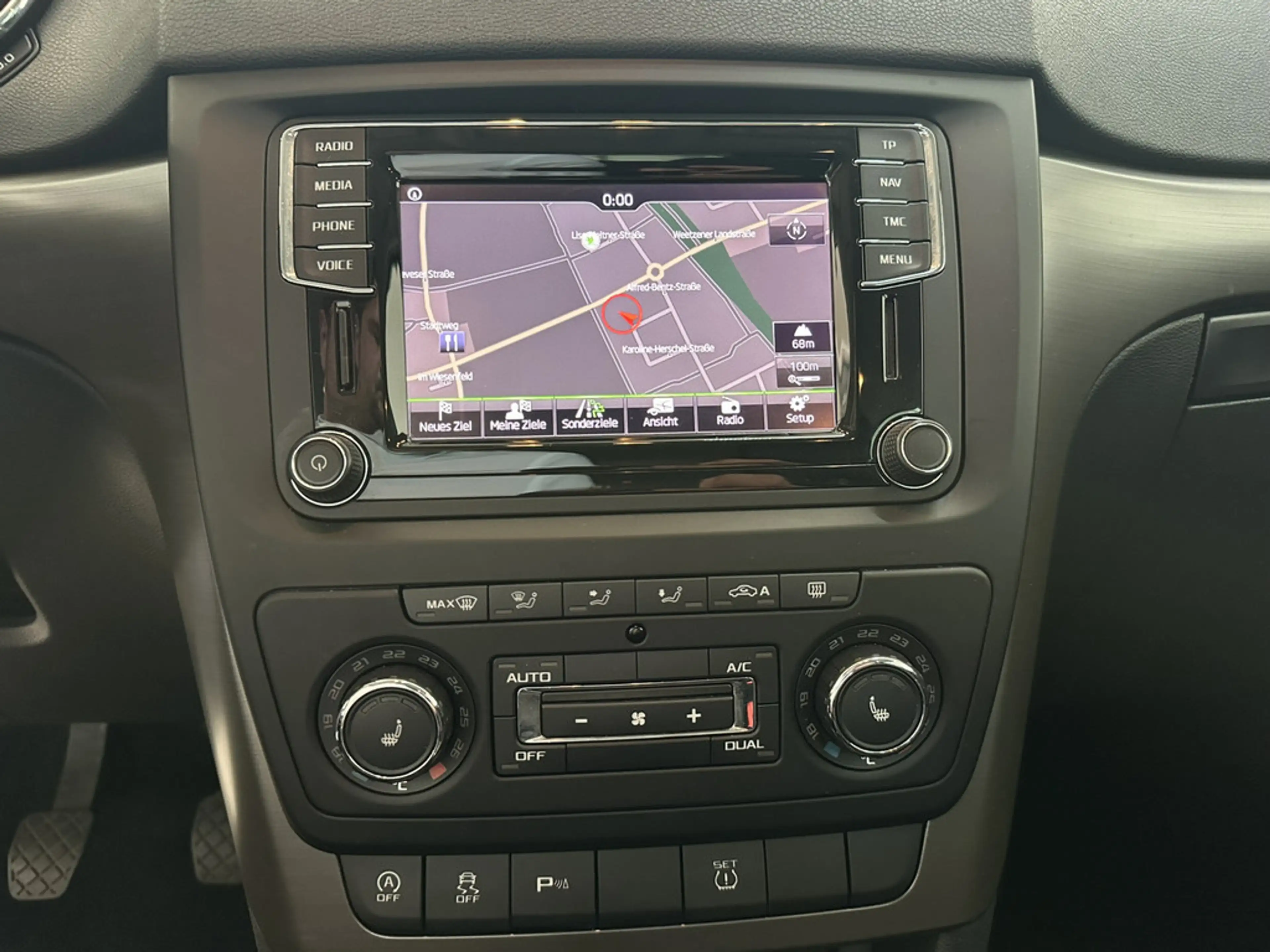 Skoda Yeti 1.2 TSI Drive KLIMA PDC SHZ XENON NAVI — photo 2