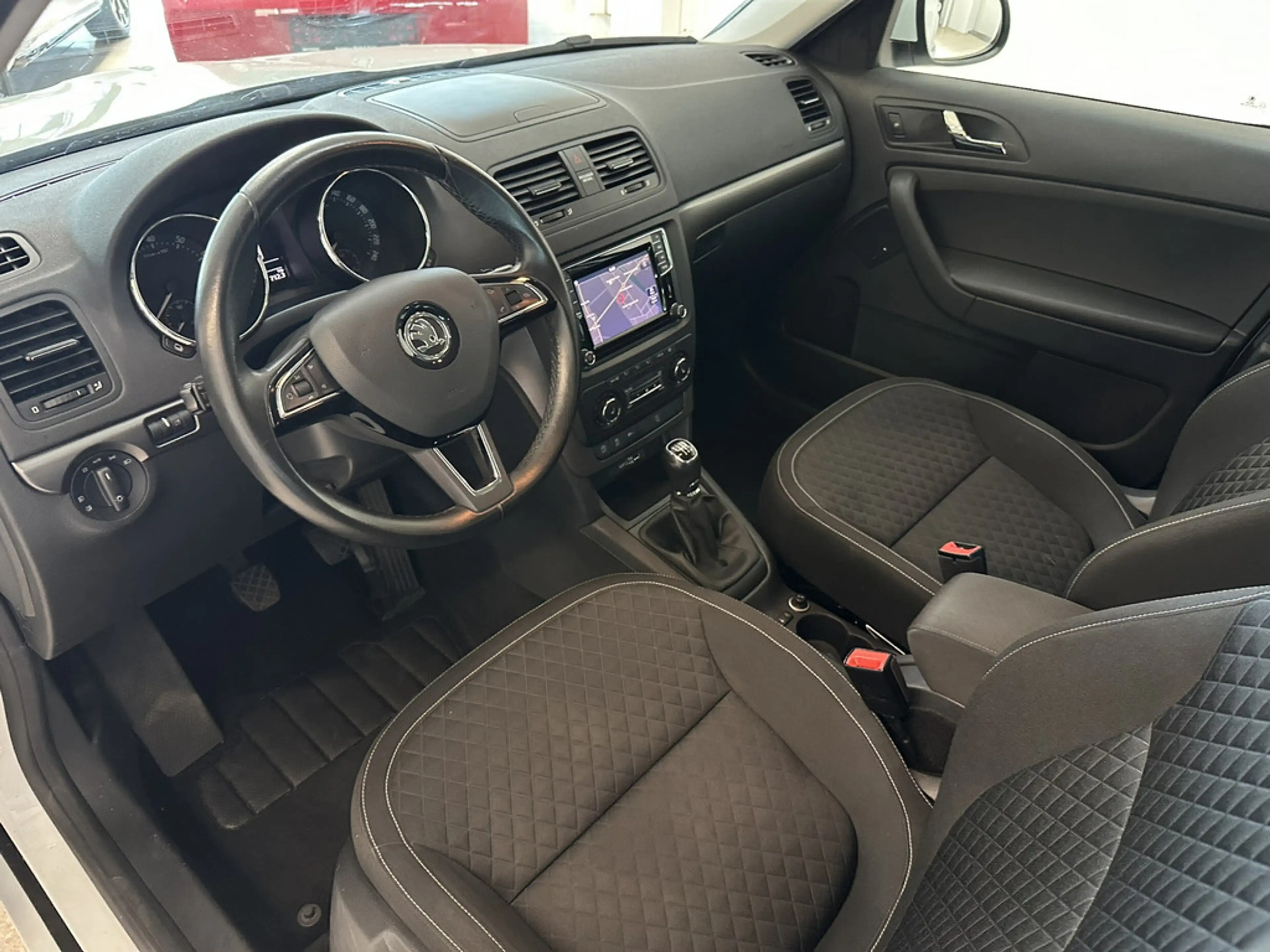 Skoda Yeti 1.2 TSI Drive KLIMA PDC SHZ XENON NAVI — photo 12