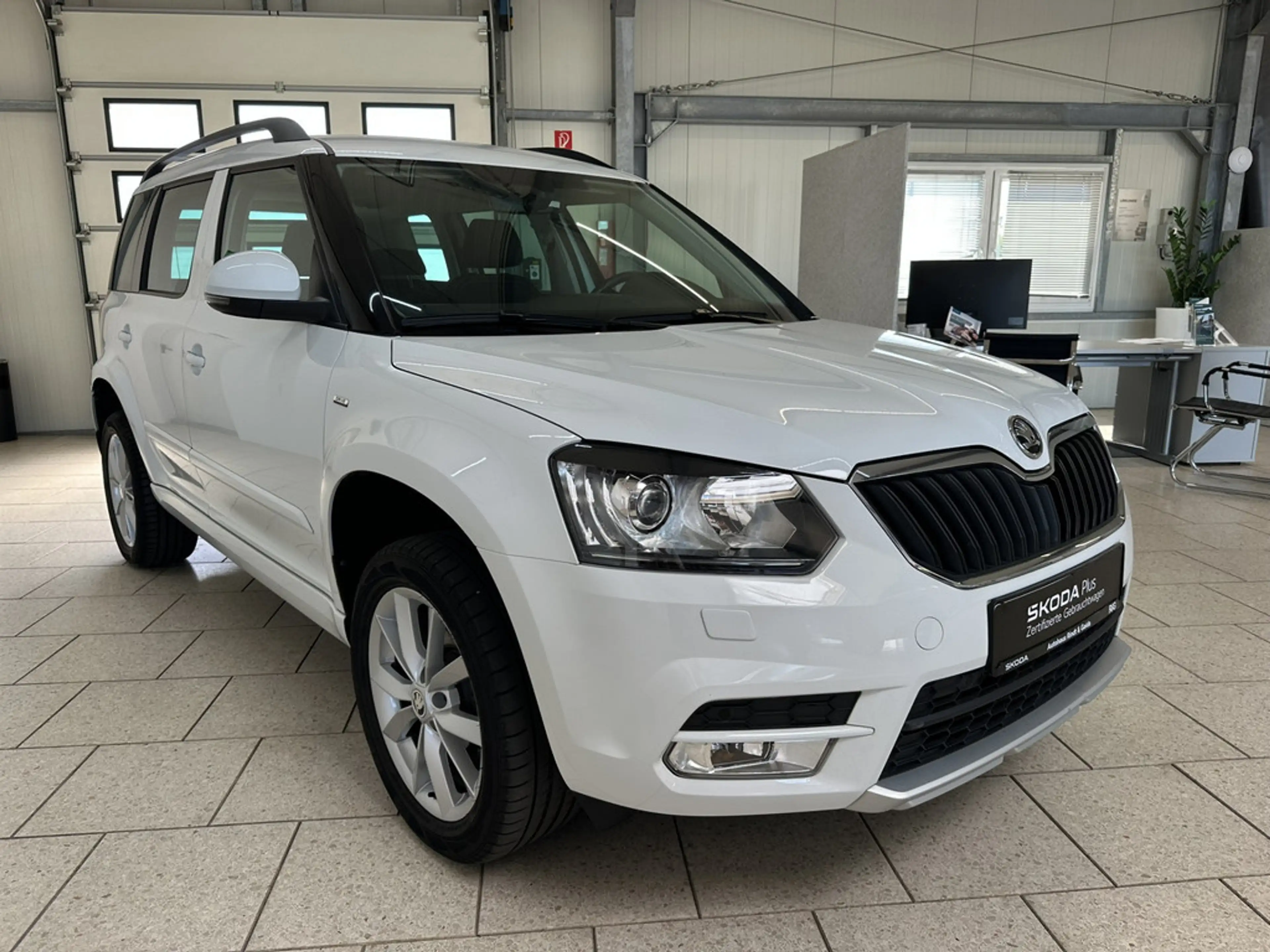 Skoda Yeti 1.2 TSI Drive KLIMA PDC SHZ XENON NAVI — photo 8